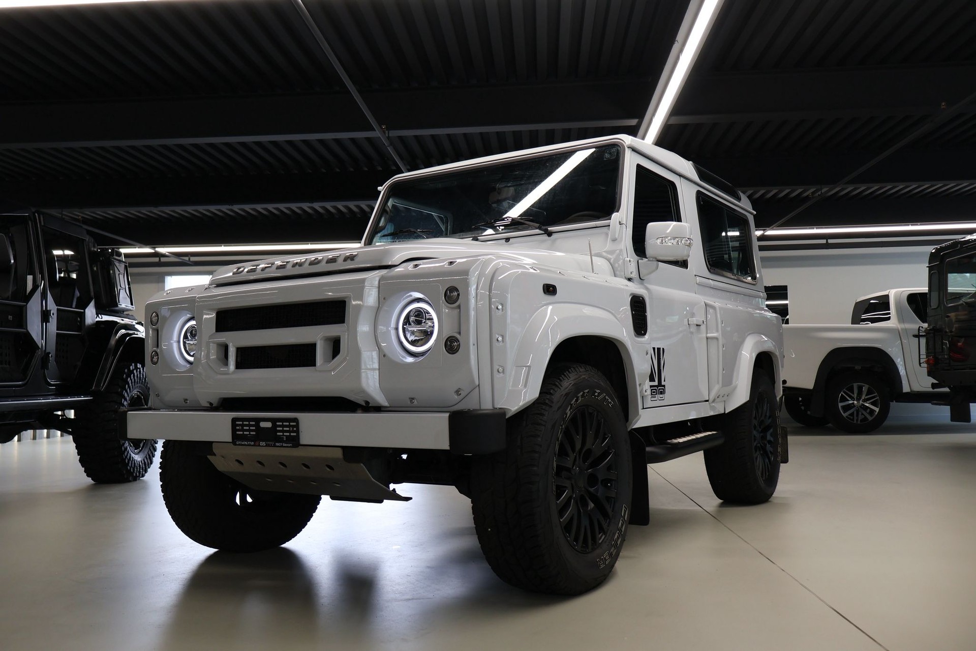 LAND ROVER Defender 90 2.2 TD4 LIMITED EDITION-image-1