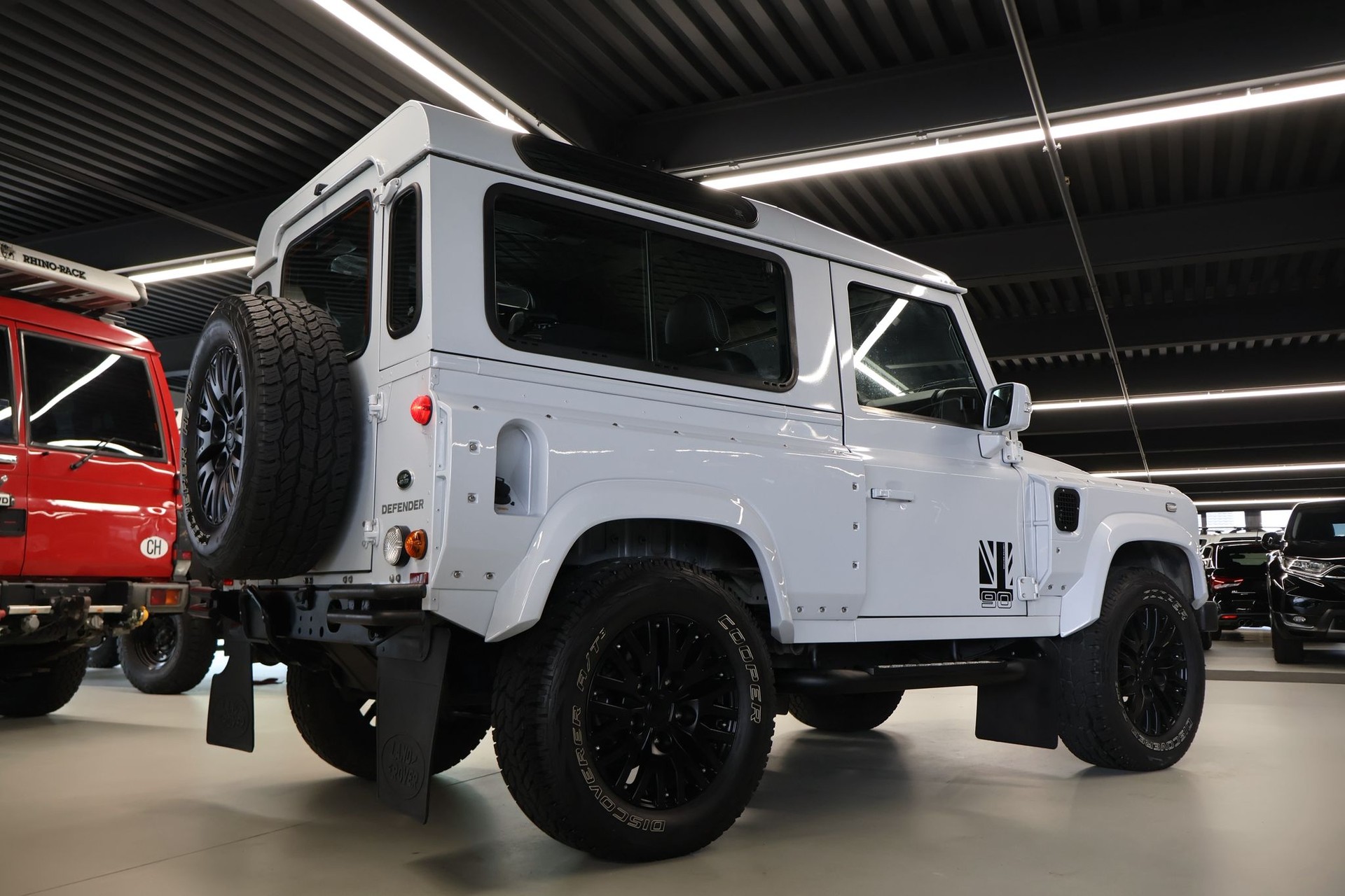 LAND ROVER Defender 90 2.2 TD4 LIMITED EDITION-image-3