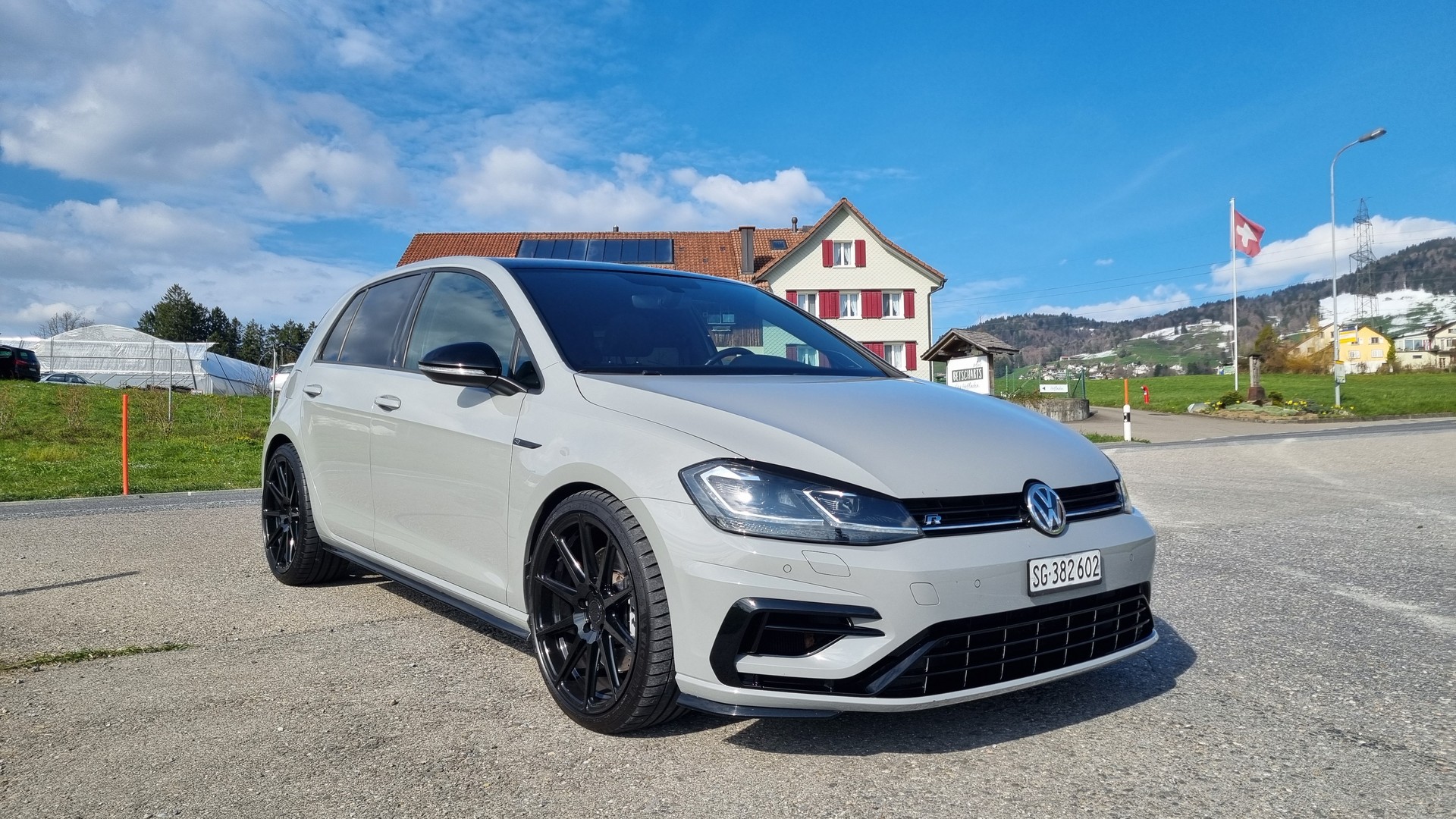VW Golf 2.0 TSI R 4Motion DSG-image-0