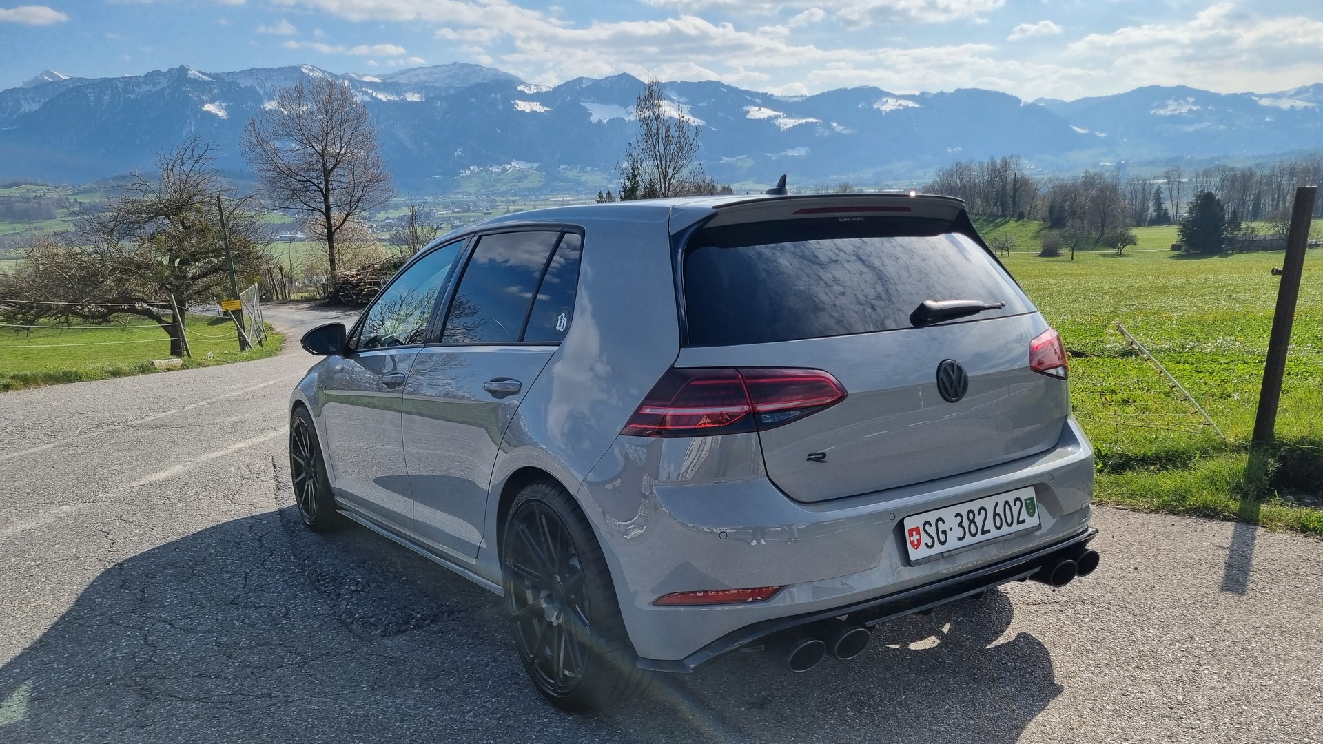 VW Golf 2.0 TSI R 4Motion DSG-image-1