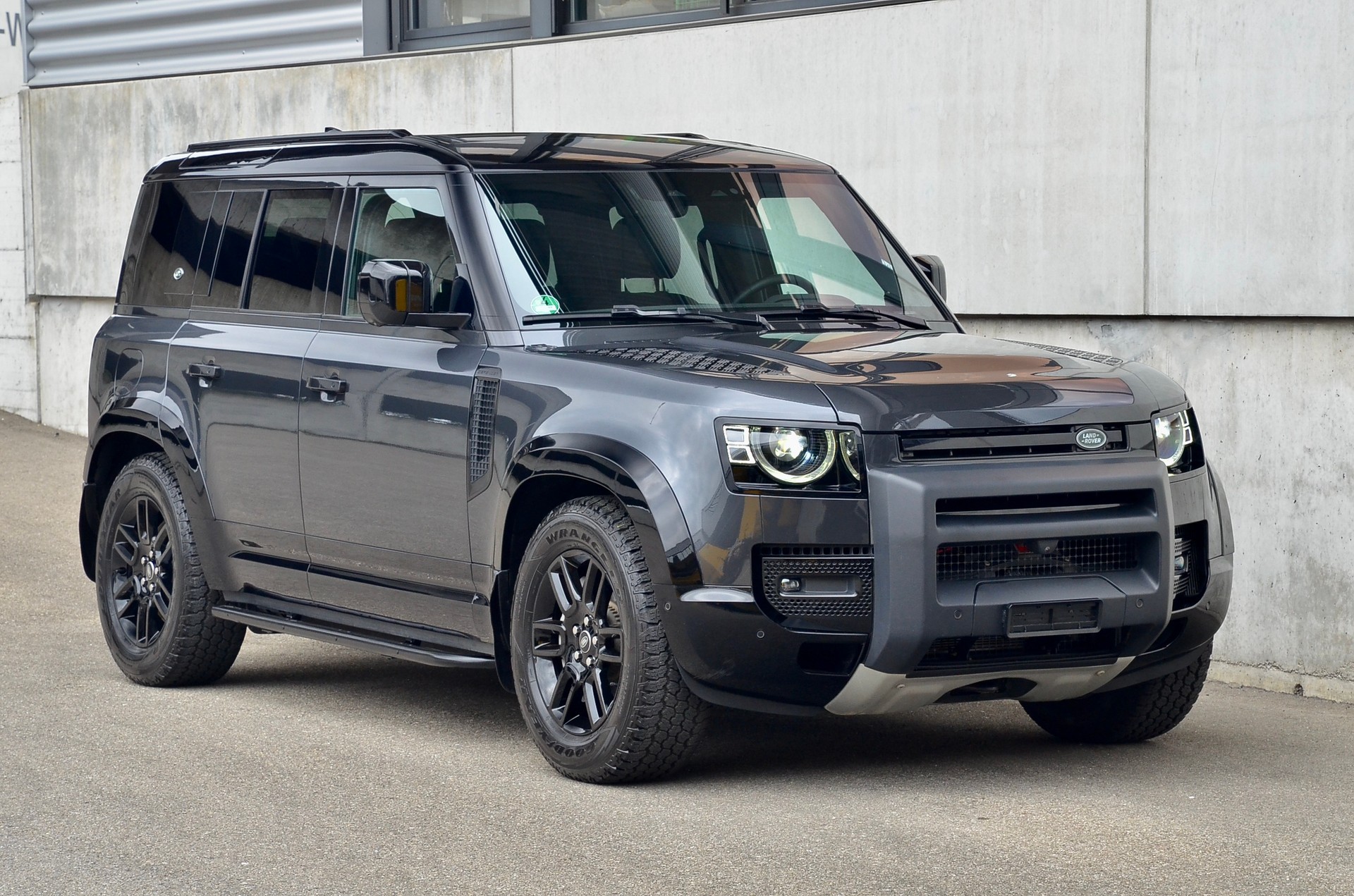 LAND ROVER Defender 110 3.0 D I6 300 X-Dynamic SE AWD AT8-image-11