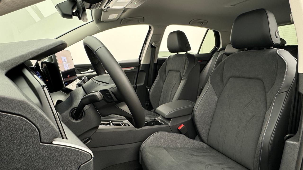 VW Golf VIII 1.5 TSI PHEV Limited-image-4