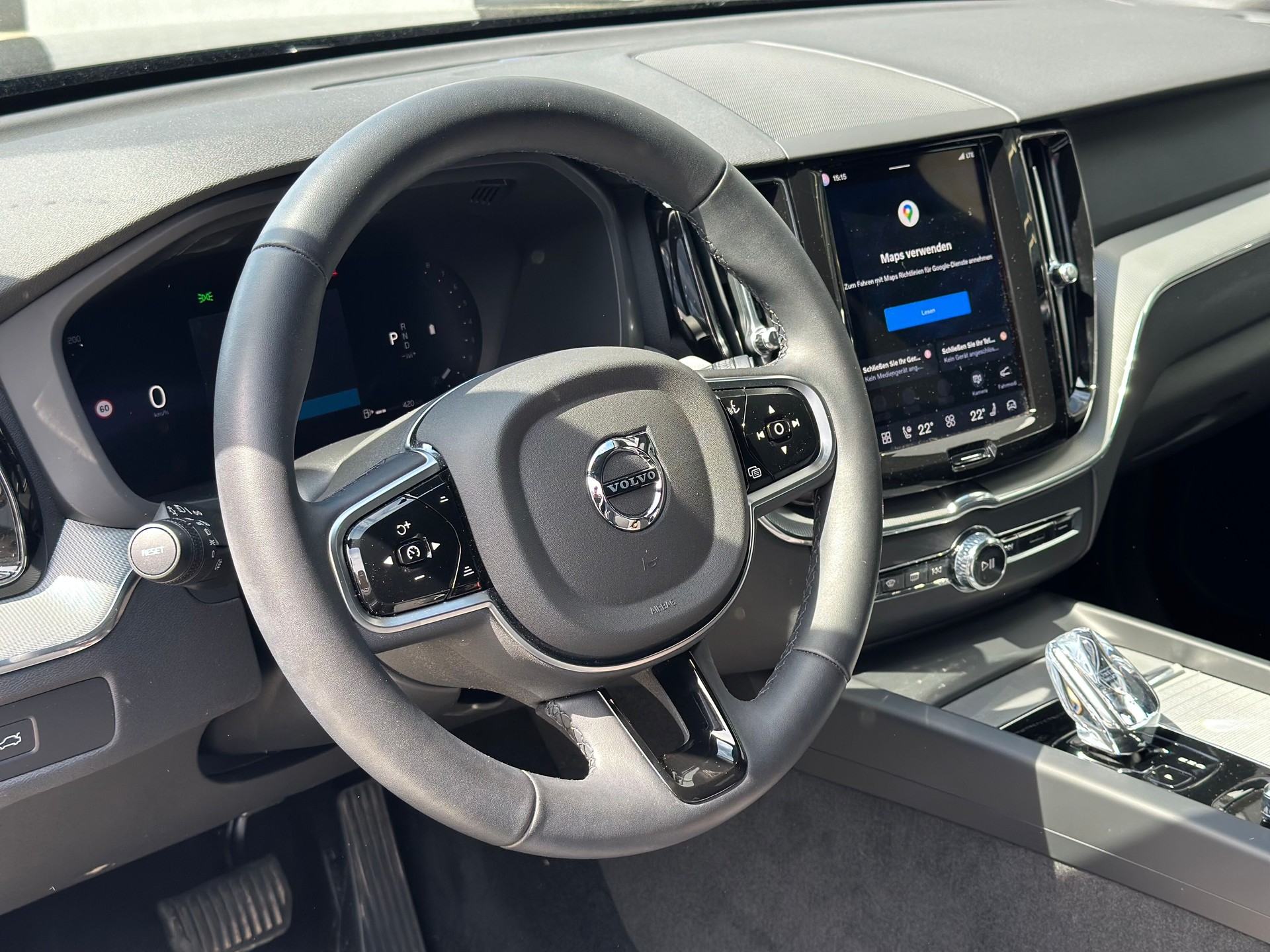 VOLVO XC60 B5 Benzin Mild Hybrid AWD Plus Dark Geartronic-image-5