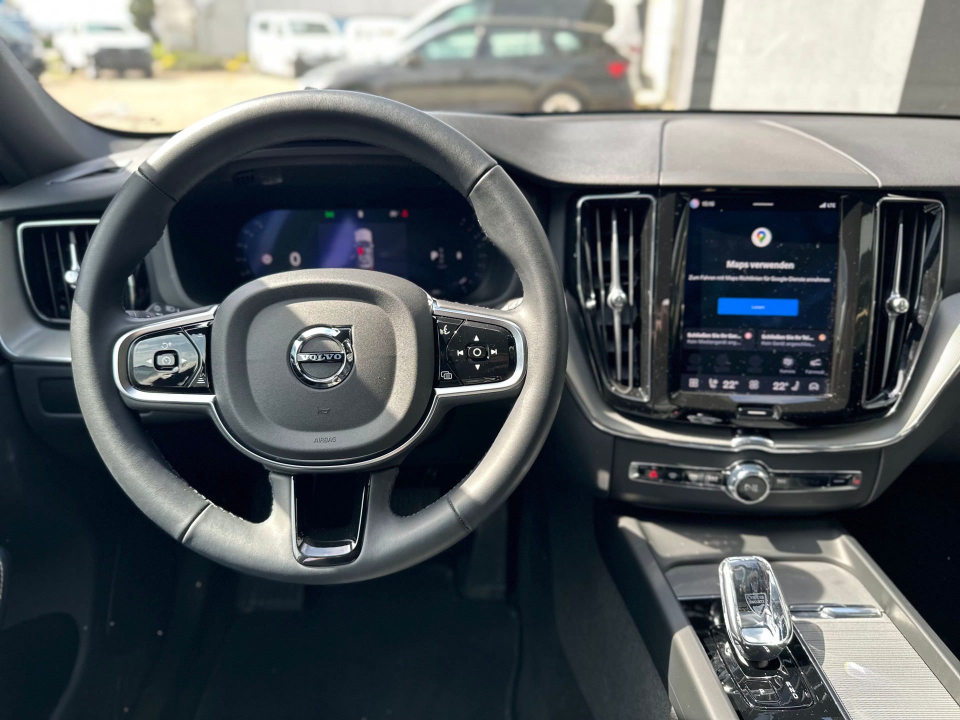 VOLVO XC60 B5 Benzin Mild Hybrid AWD Plus Dark Geartronic-image-7