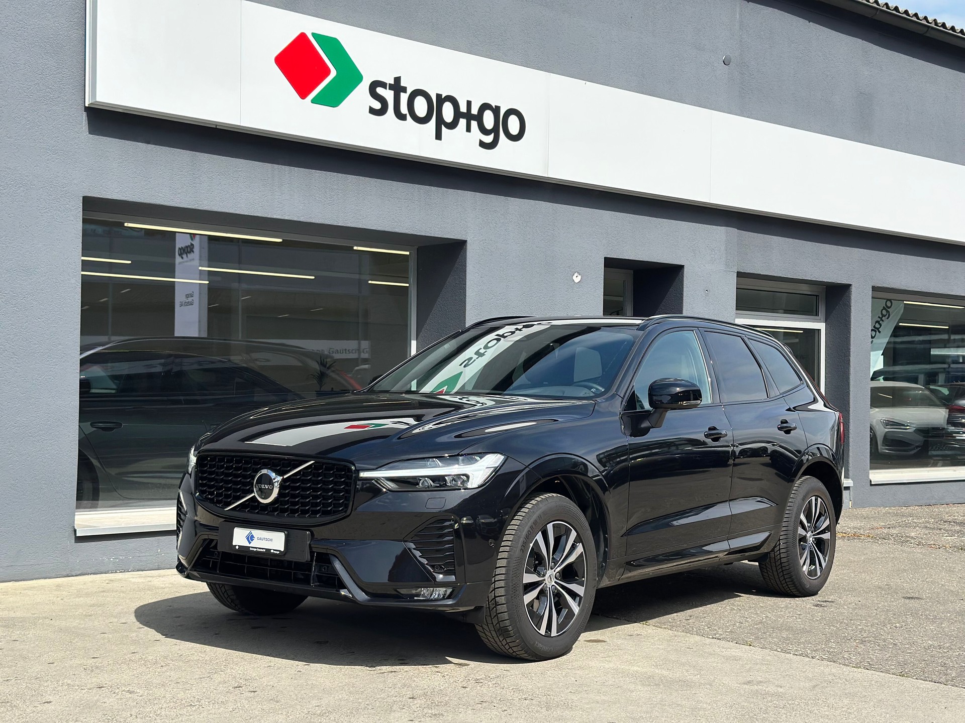 VOLVO XC60 B5 Benzin Mild Hybrid AWD Plus Dark Geartronic-image-0