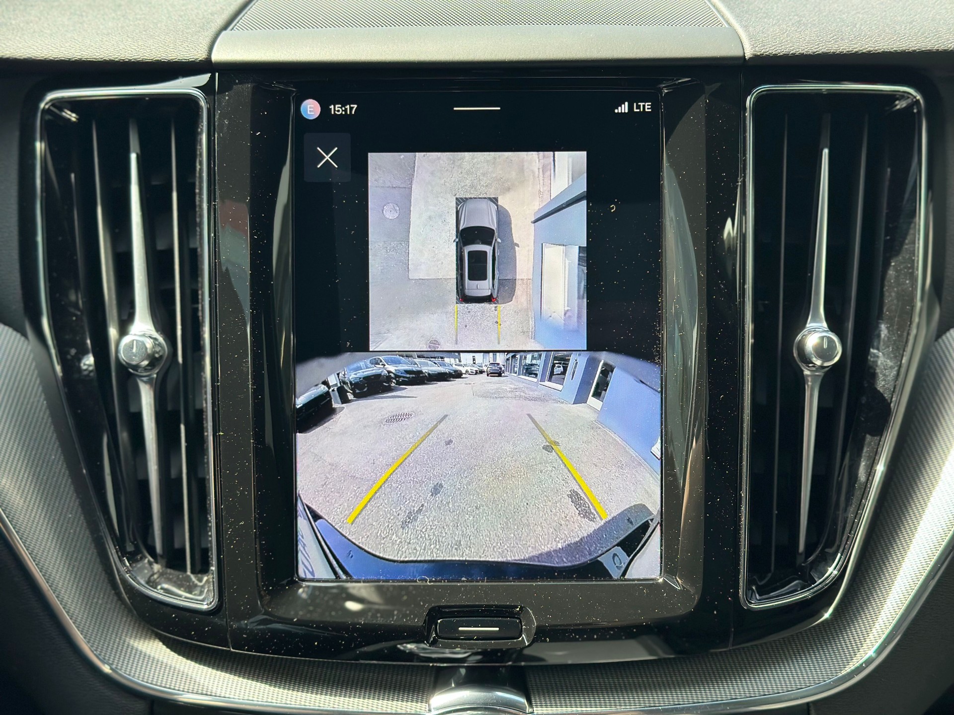 VOLVO XC60 B5 Benzin Mild Hybrid AWD Plus Dark Geartronic-image-11