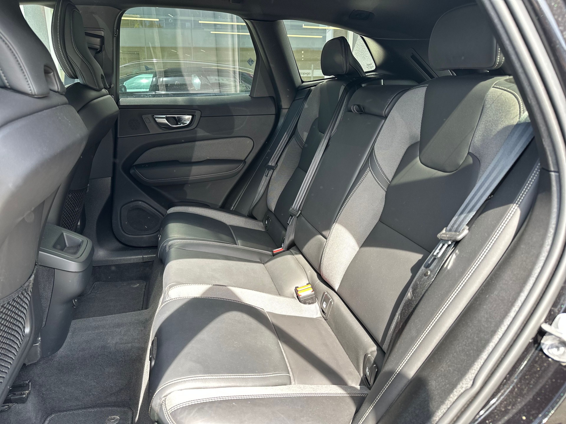 VOLVO XC60 B5 Benzin Mild Hybrid AWD Plus Dark Geartronic-image-8