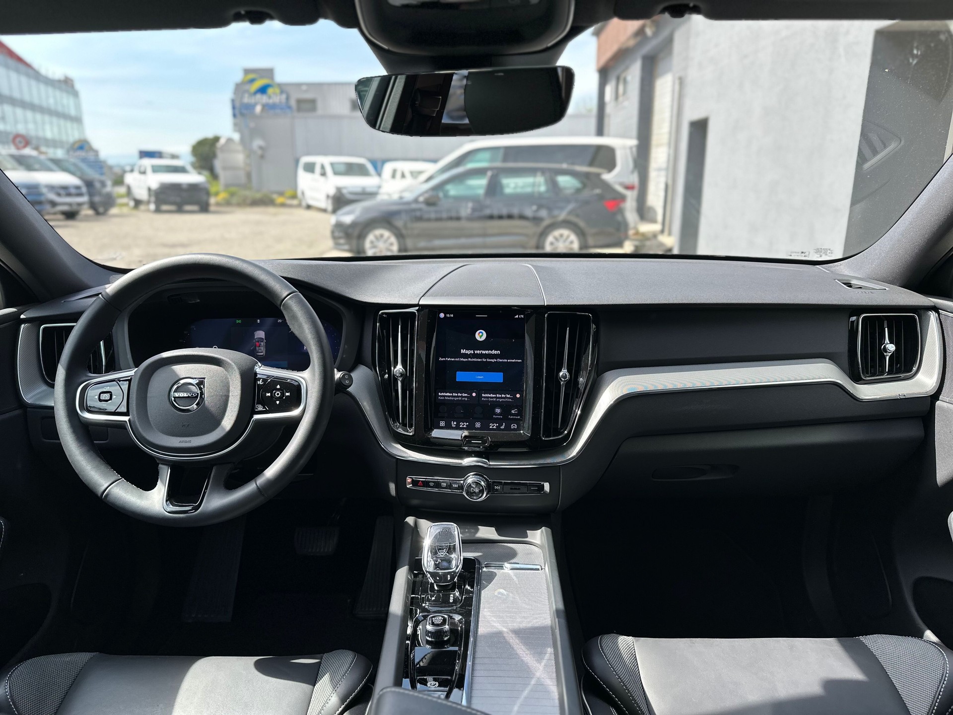 VOLVO XC60 B5 Benzin Mild Hybrid AWD Plus Dark Geartronic-image-6