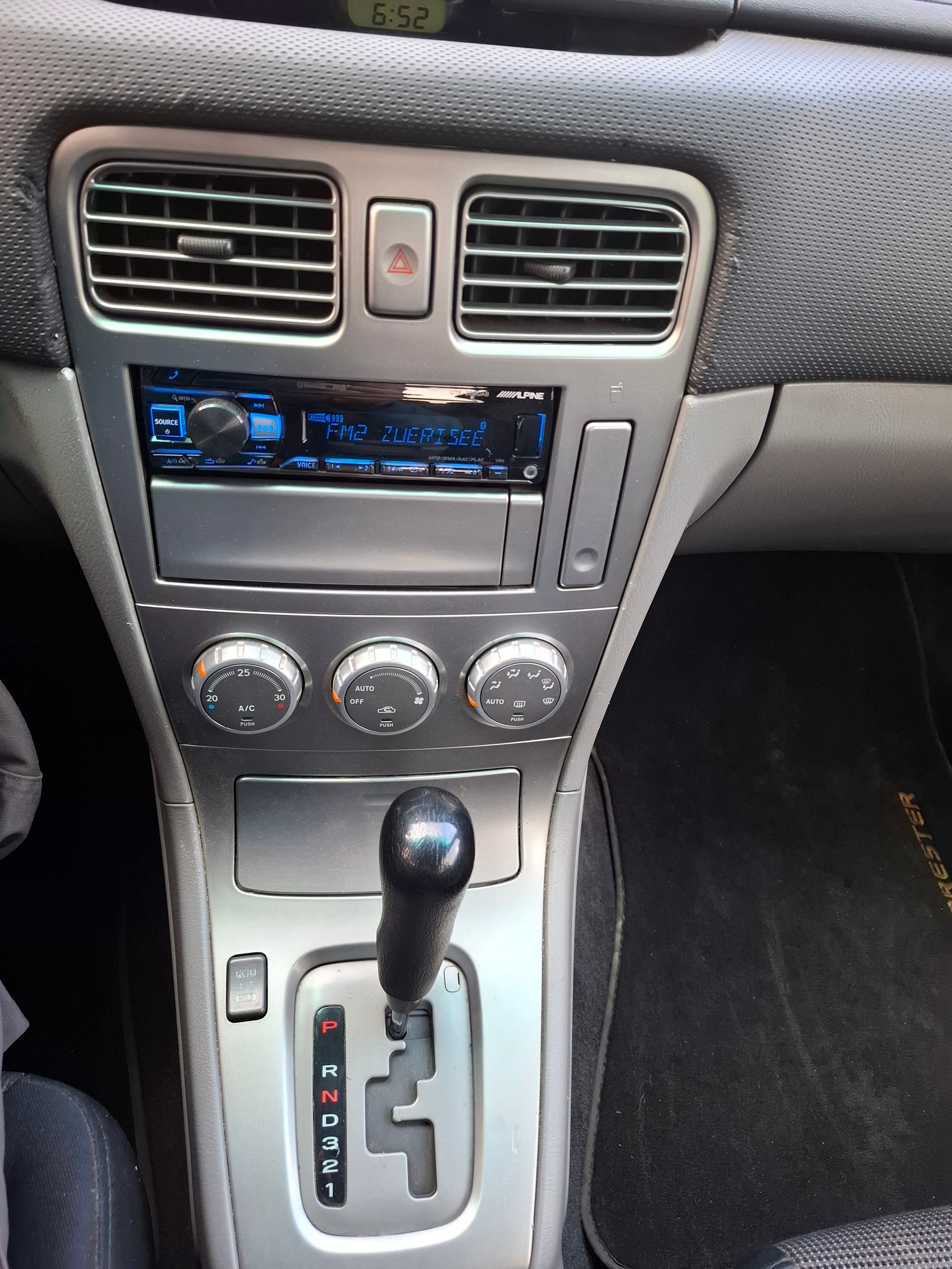SUBARU Forester 2.0X (Swiss)-image-12