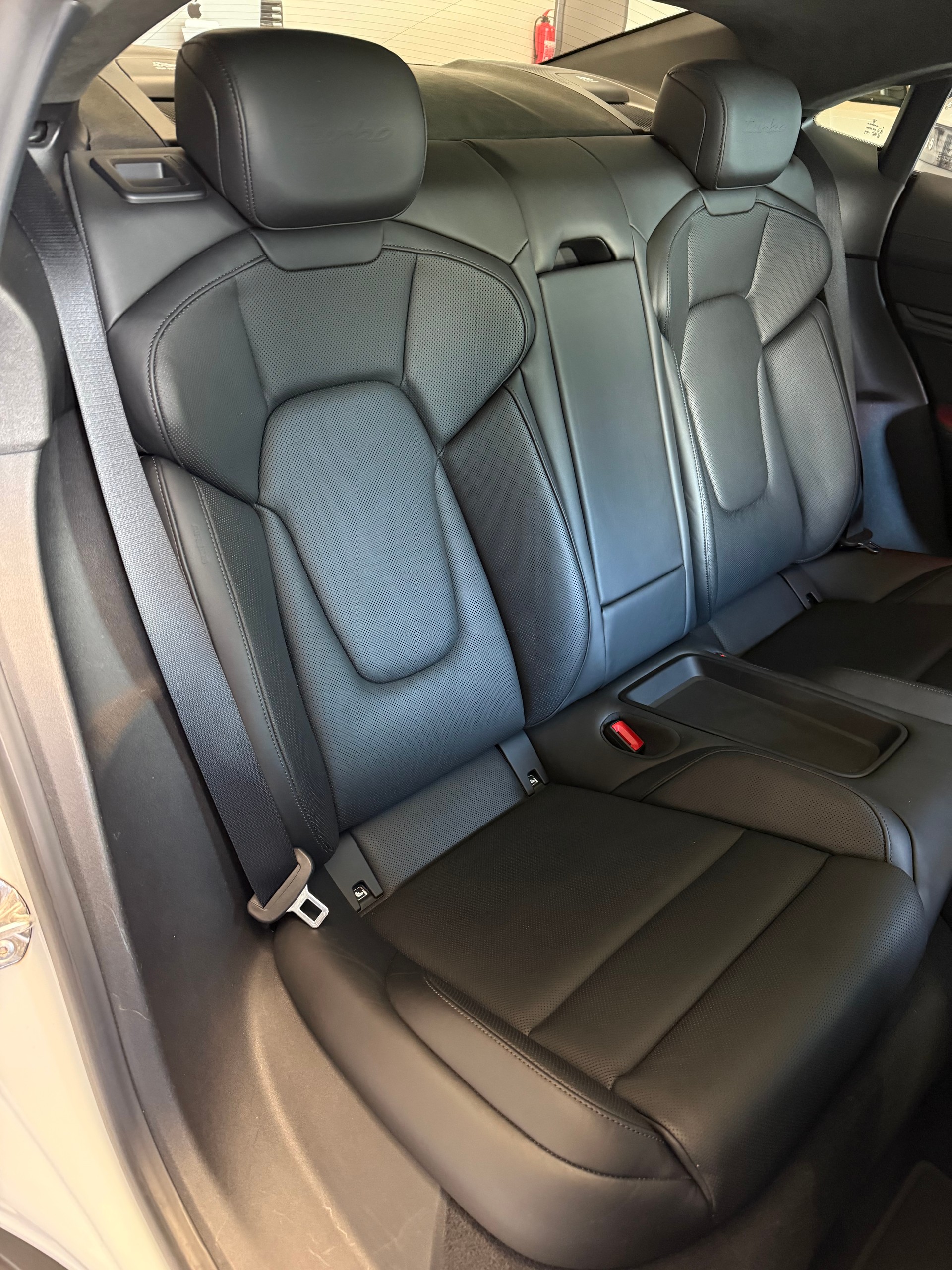 PORSCHE Taycan Turbo-image-11
