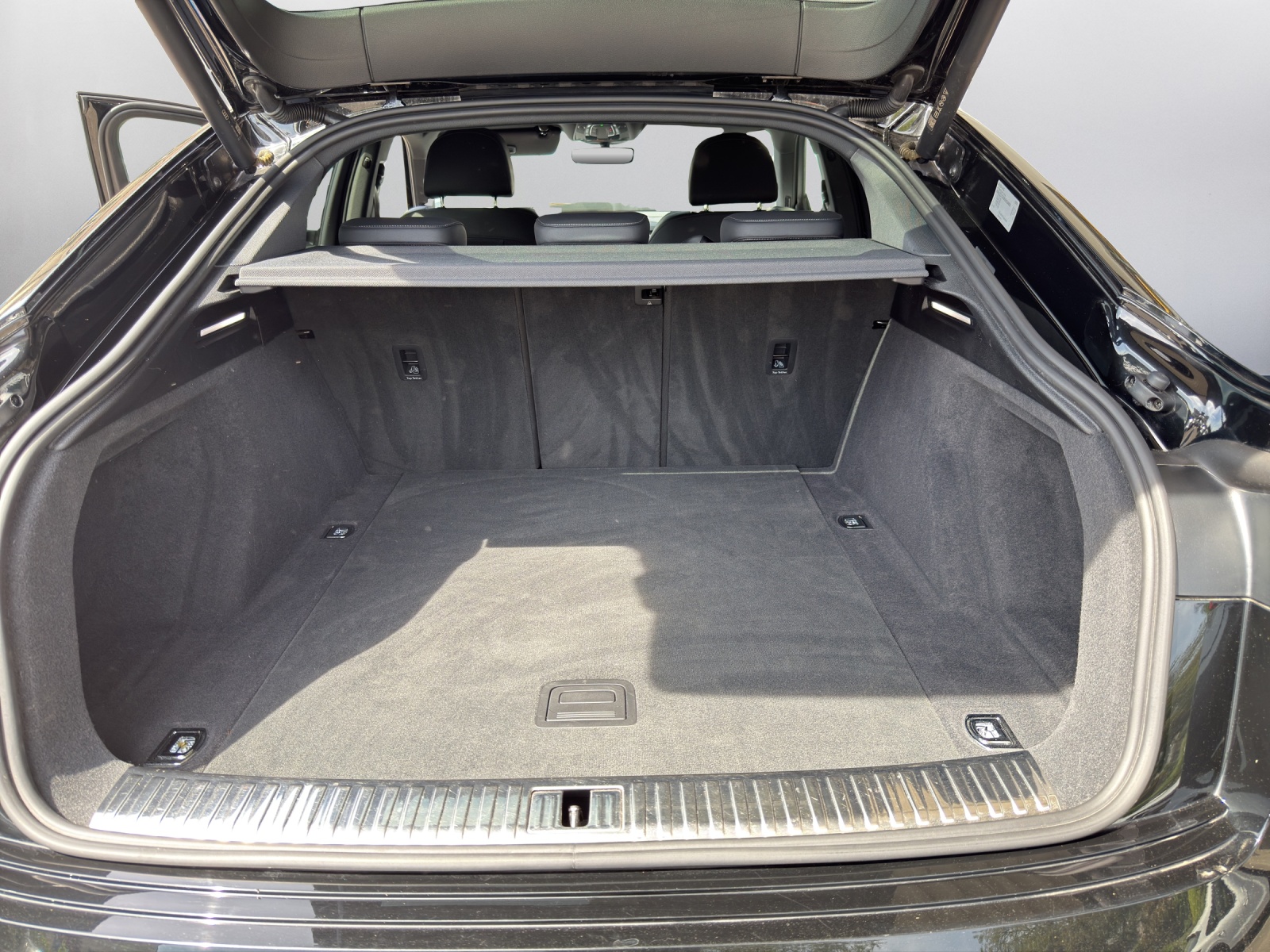 AUDI e-tron 55 Sportback S Line Black Edition quattro-image-11