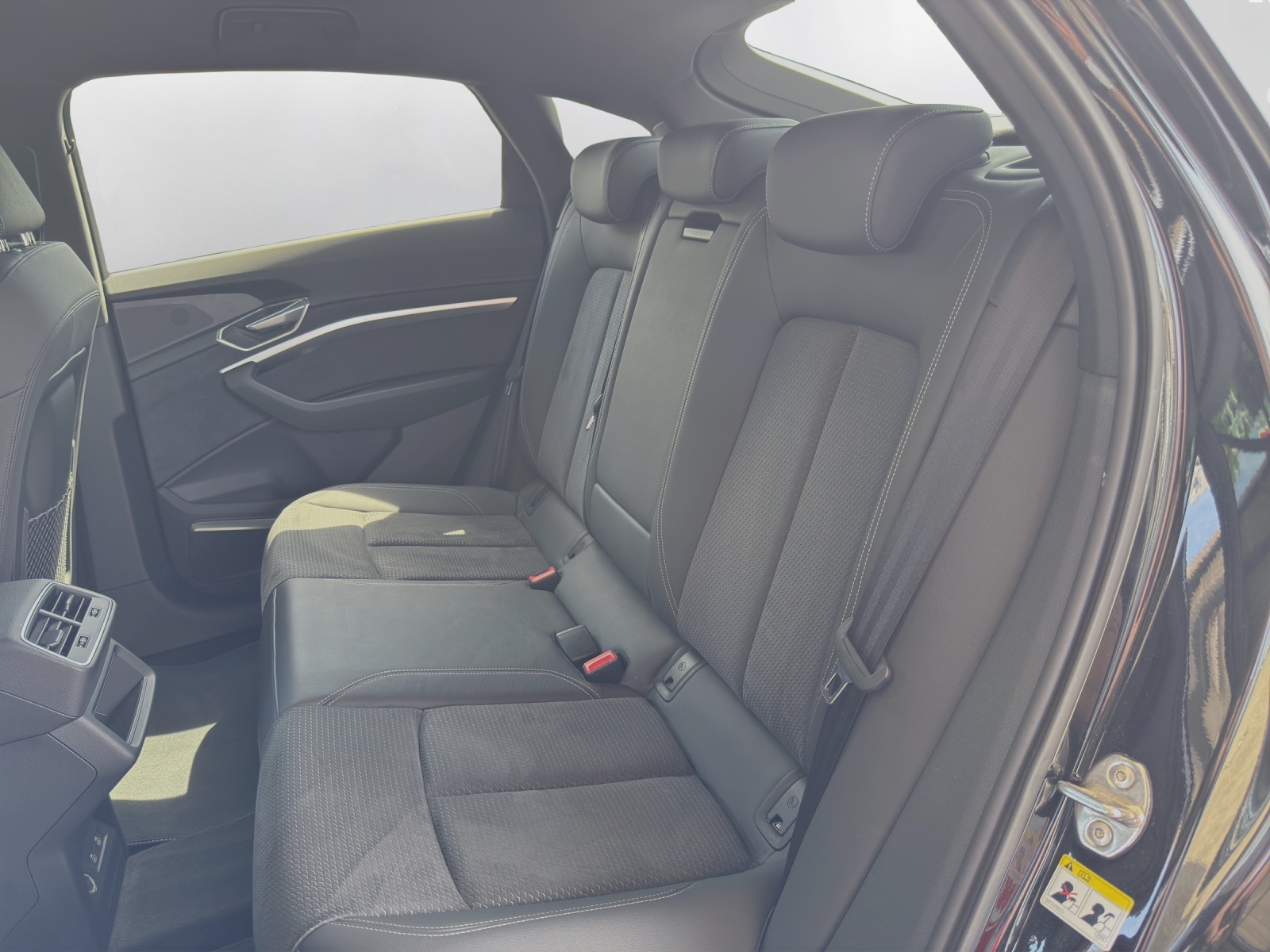 AUDI e-tron 55 Sportback S Line Black Edition quattro-image-10