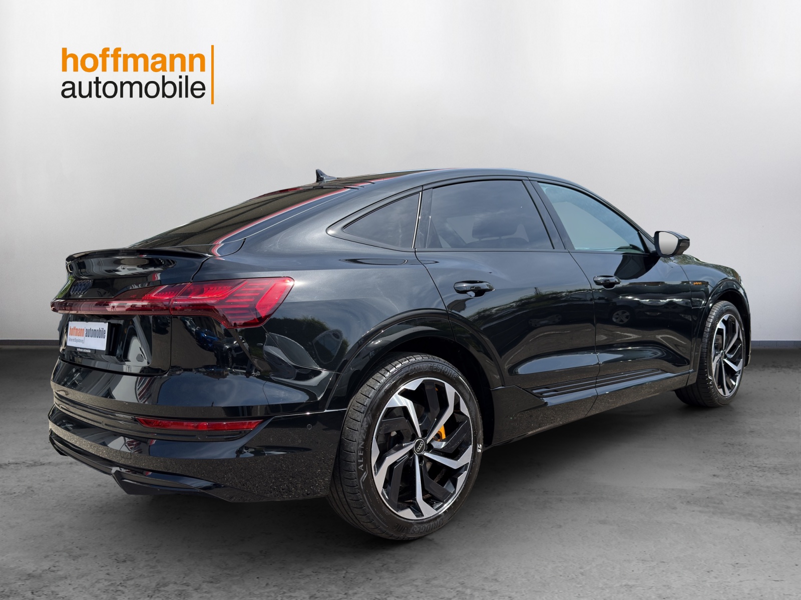 AUDI e-tron 55 Sportback S Line Black Edition quattro-image-3