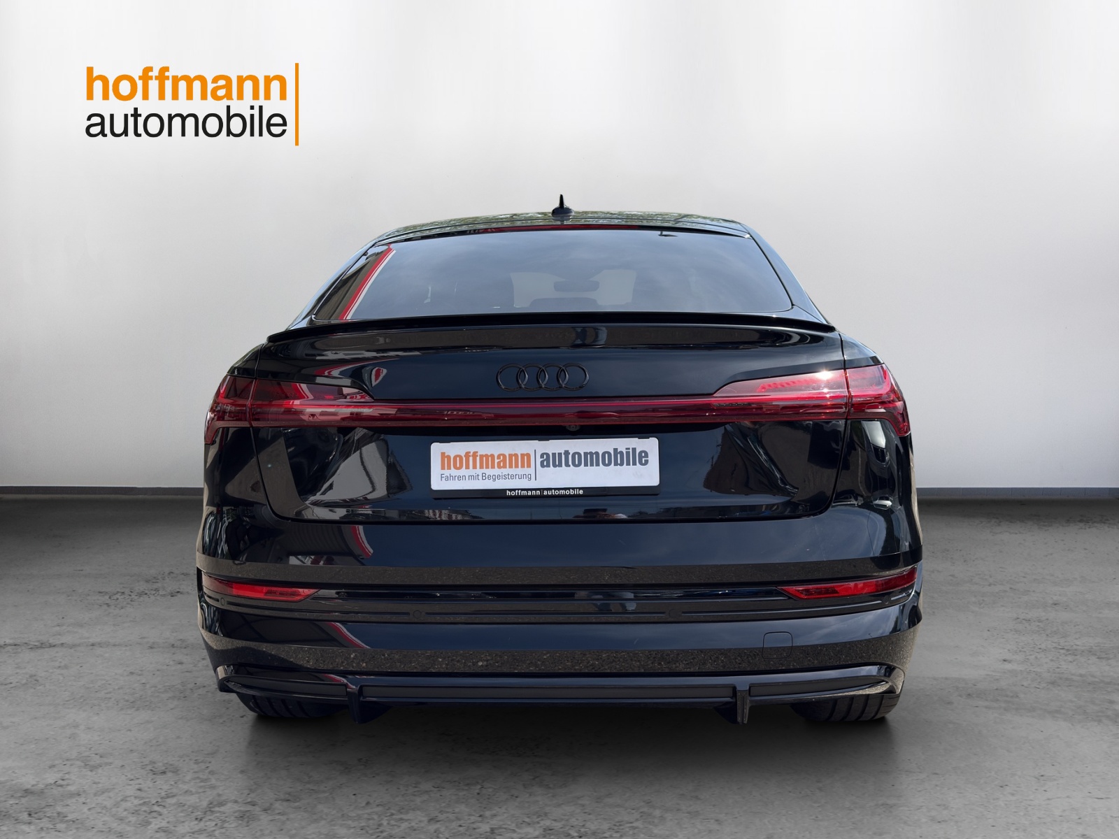 AUDI e-tron 55 Sportback S Line Black Edition quattro-image-4