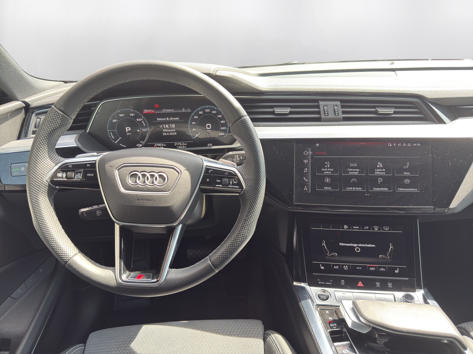 AUDI e-tron 55 Sportback S Line Black Edition quattro-image-6