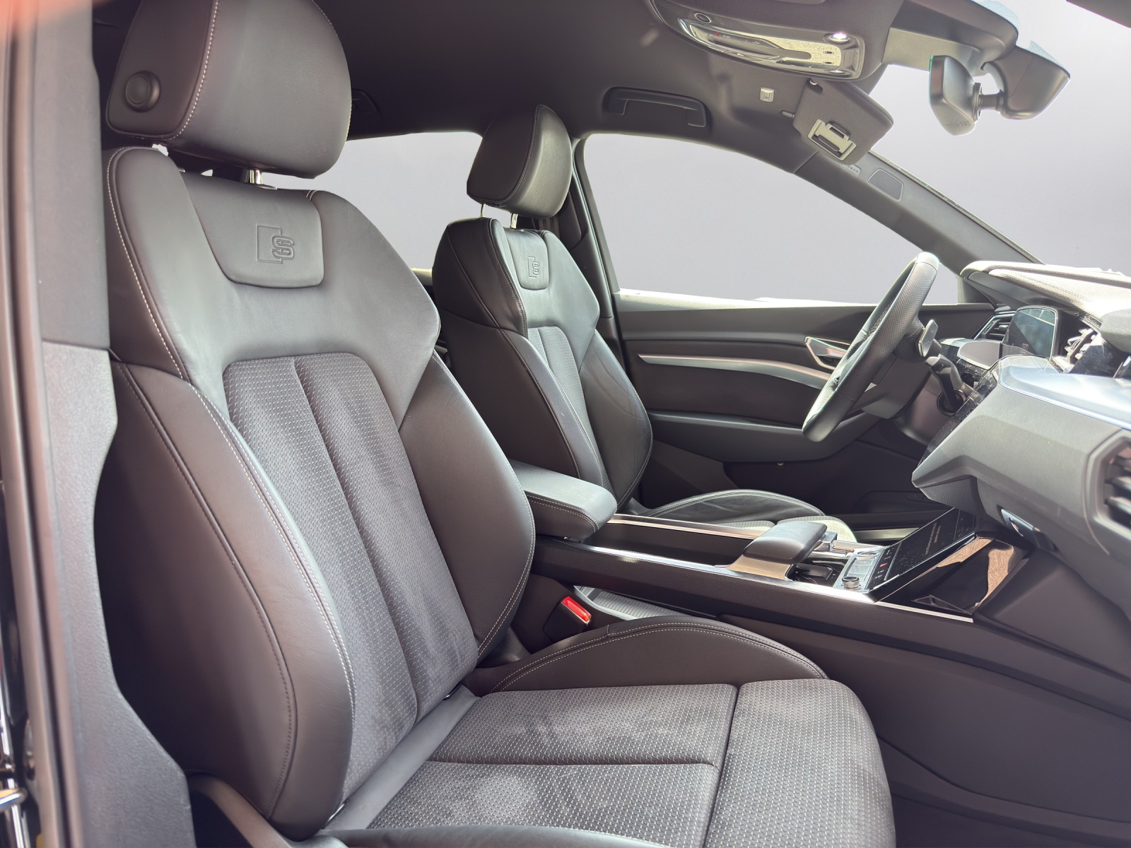 AUDI e-tron 55 Sportback S Line Black Edition quattro-image-13