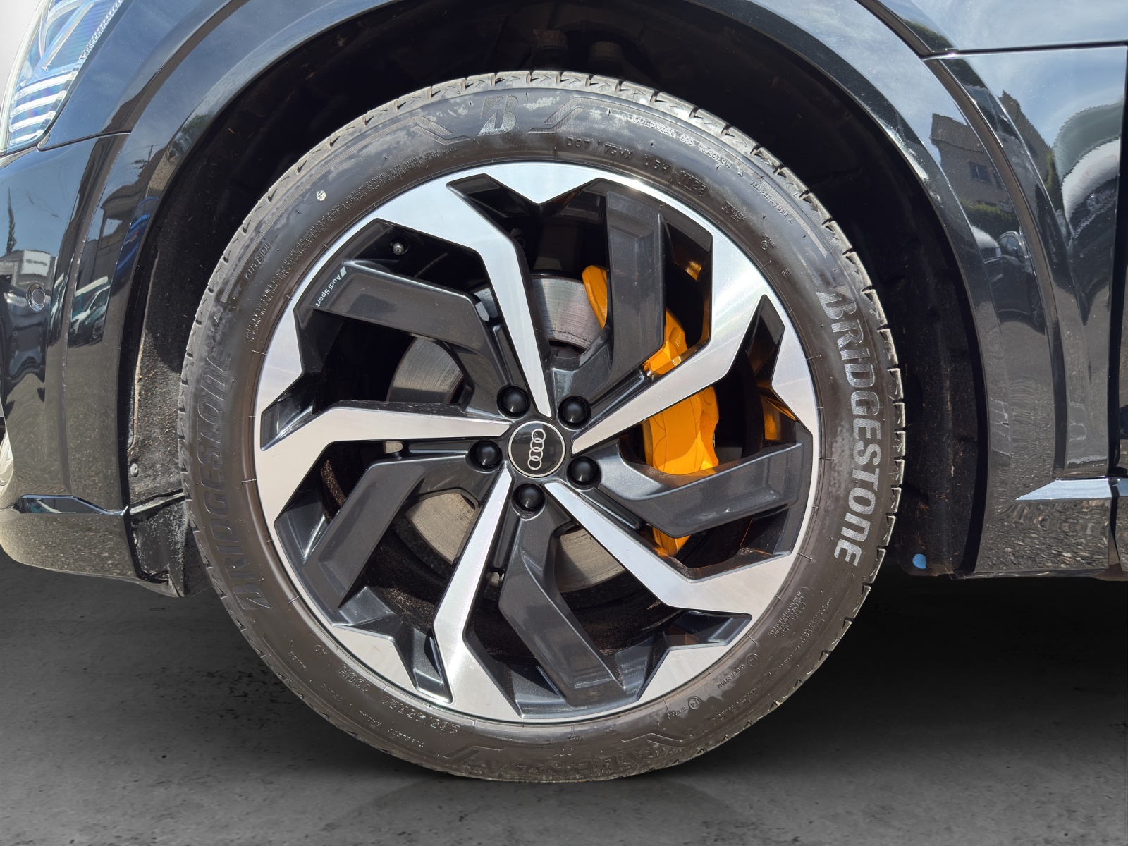 AUDI e-tron 55 Sportback S Line Black Edition quattro-image-12
