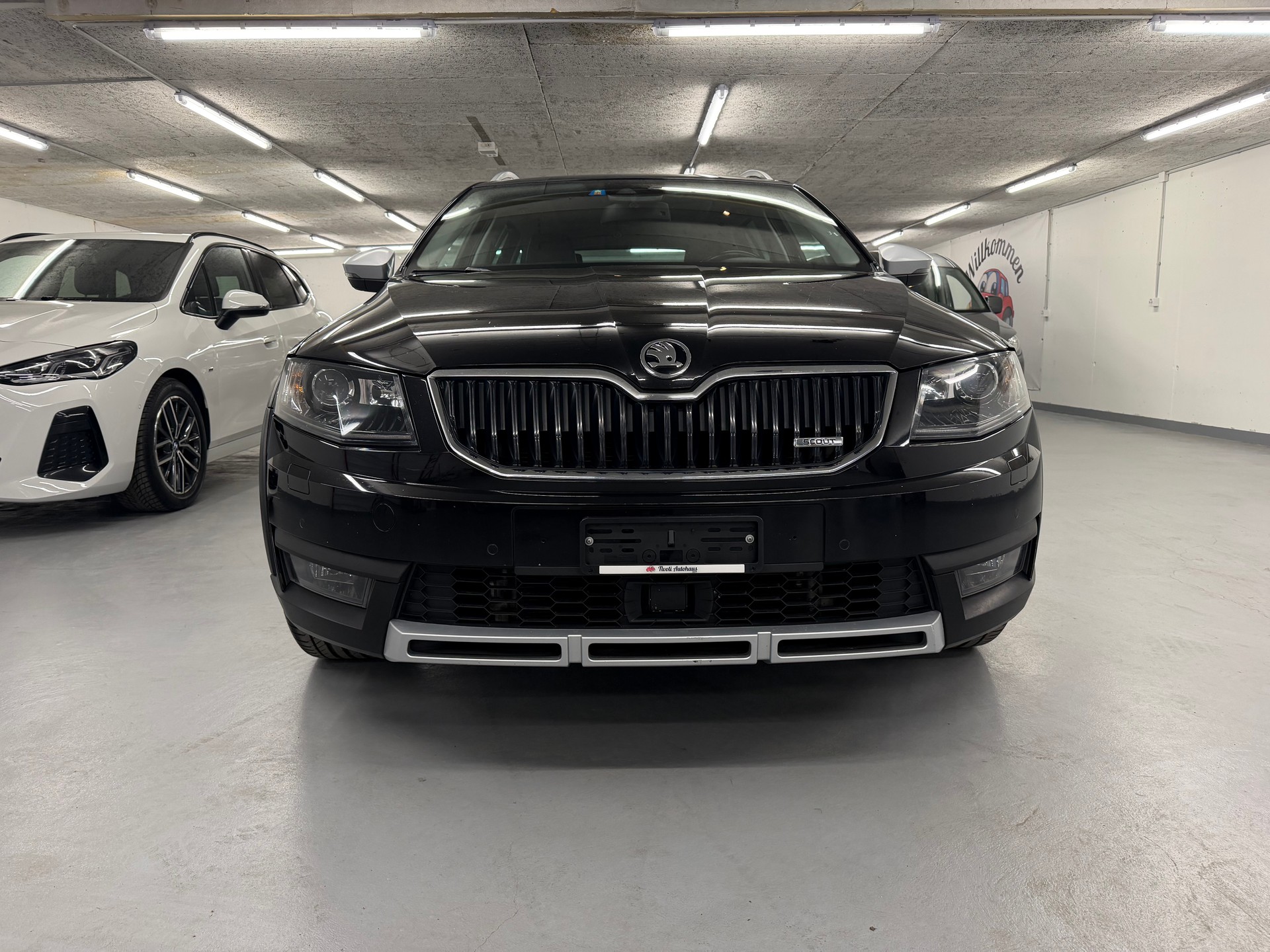 SKODA Octavia Combi 2.0 TDI Scout 4x4 DSG-showroom-element-2
