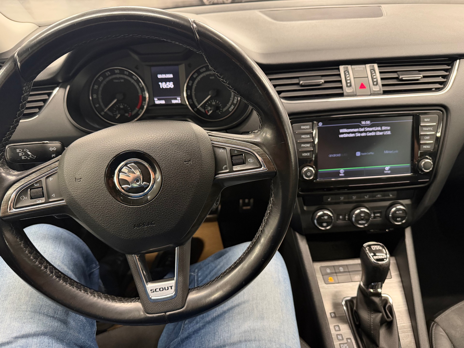 SKODA Octavia Combi 2.0 TDI Scout 4x4 DSG-image-13