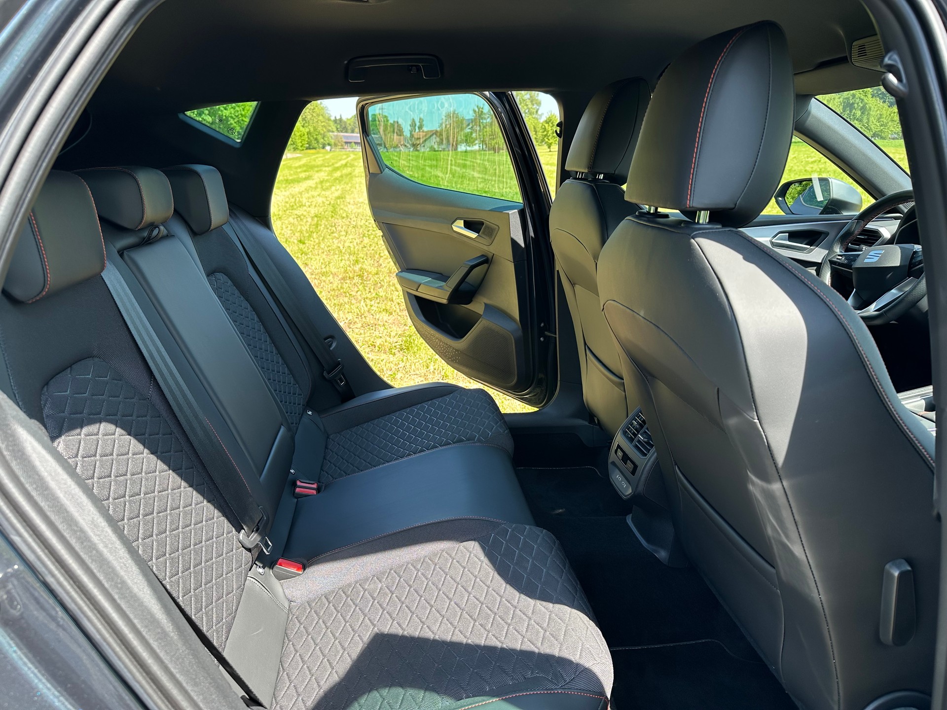 SEAT Leon 1.5 TSI Hola FR-image-4