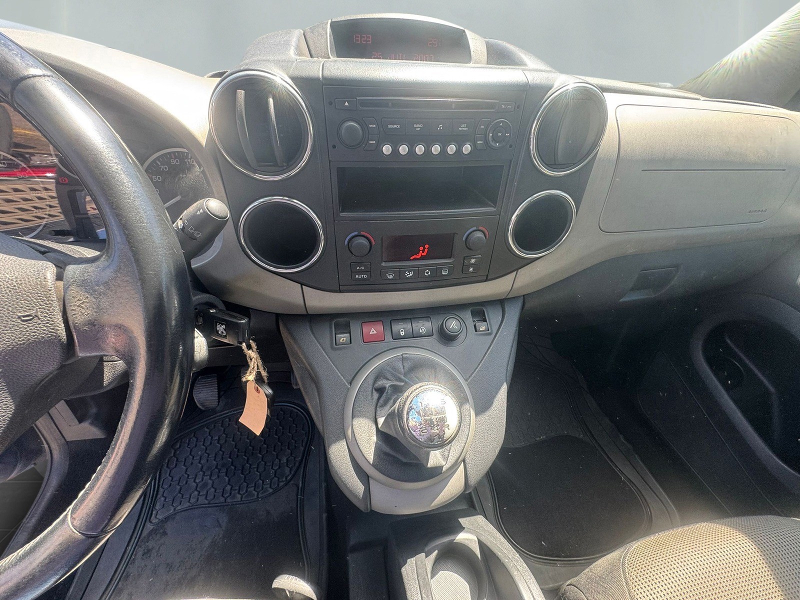 PEUGEOT Partner 1.6 HDI Trendy Clim (Pack)-image-8