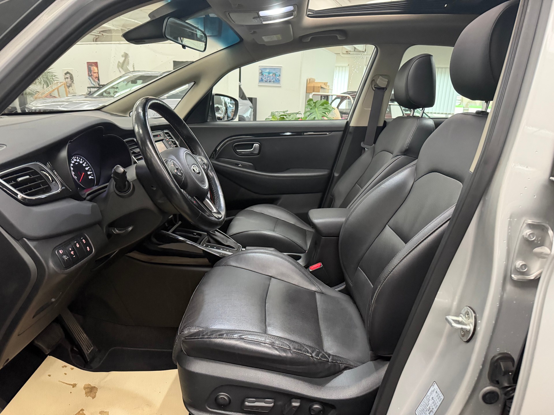 KIA Carens 1.7 CRDi Swiss Eco Edition DCT-image-7