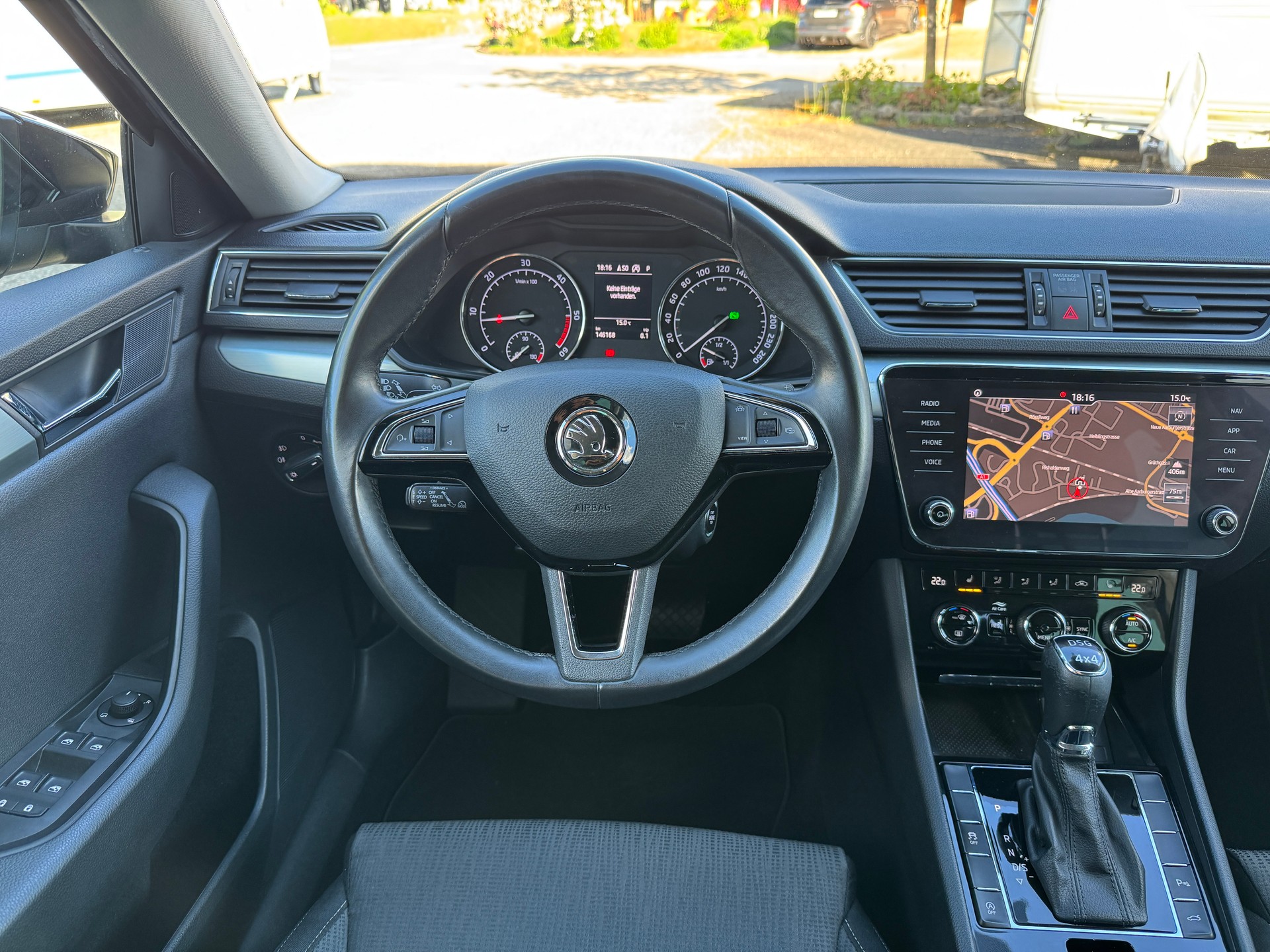 SKODA Superb Combi 2.0 TDi Style 4x4 DSG-image-13