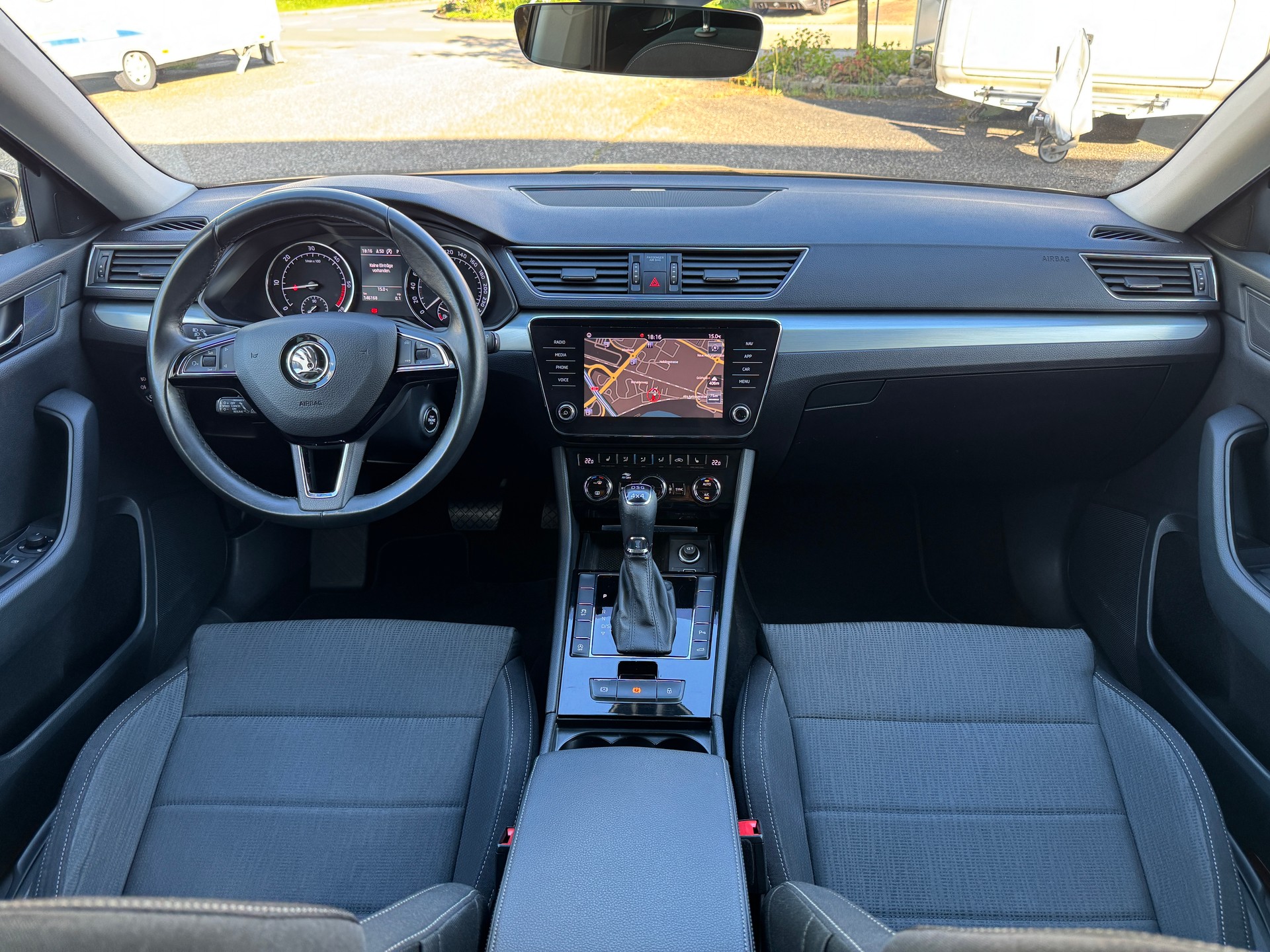 SKODA Superb Combi 2.0 TDi Style 4x4 DSG-image-12
