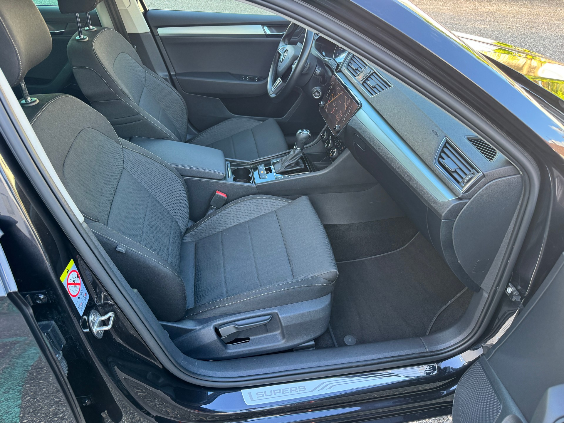 SKODA Superb Combi 2.0 TDi Style 4x4 DSG-image-15