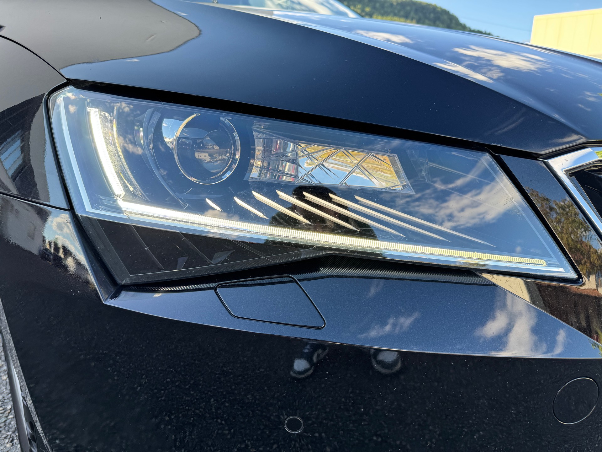 SKODA Superb Combi 2.0 TDi Style 4x4 DSG-image-8