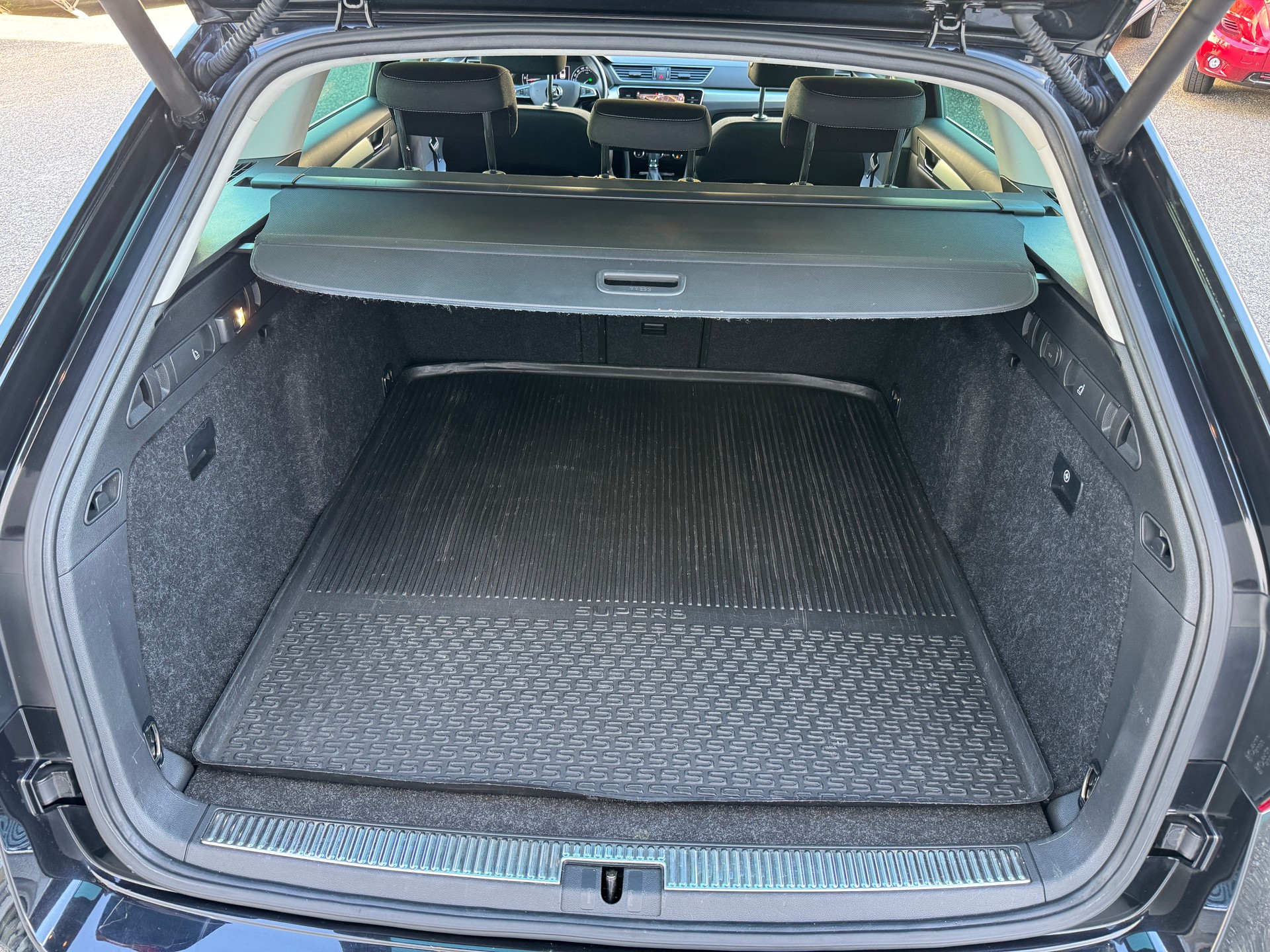 SKODA Superb Combi 2.0 TDi Style 4x4 DSG-image-17