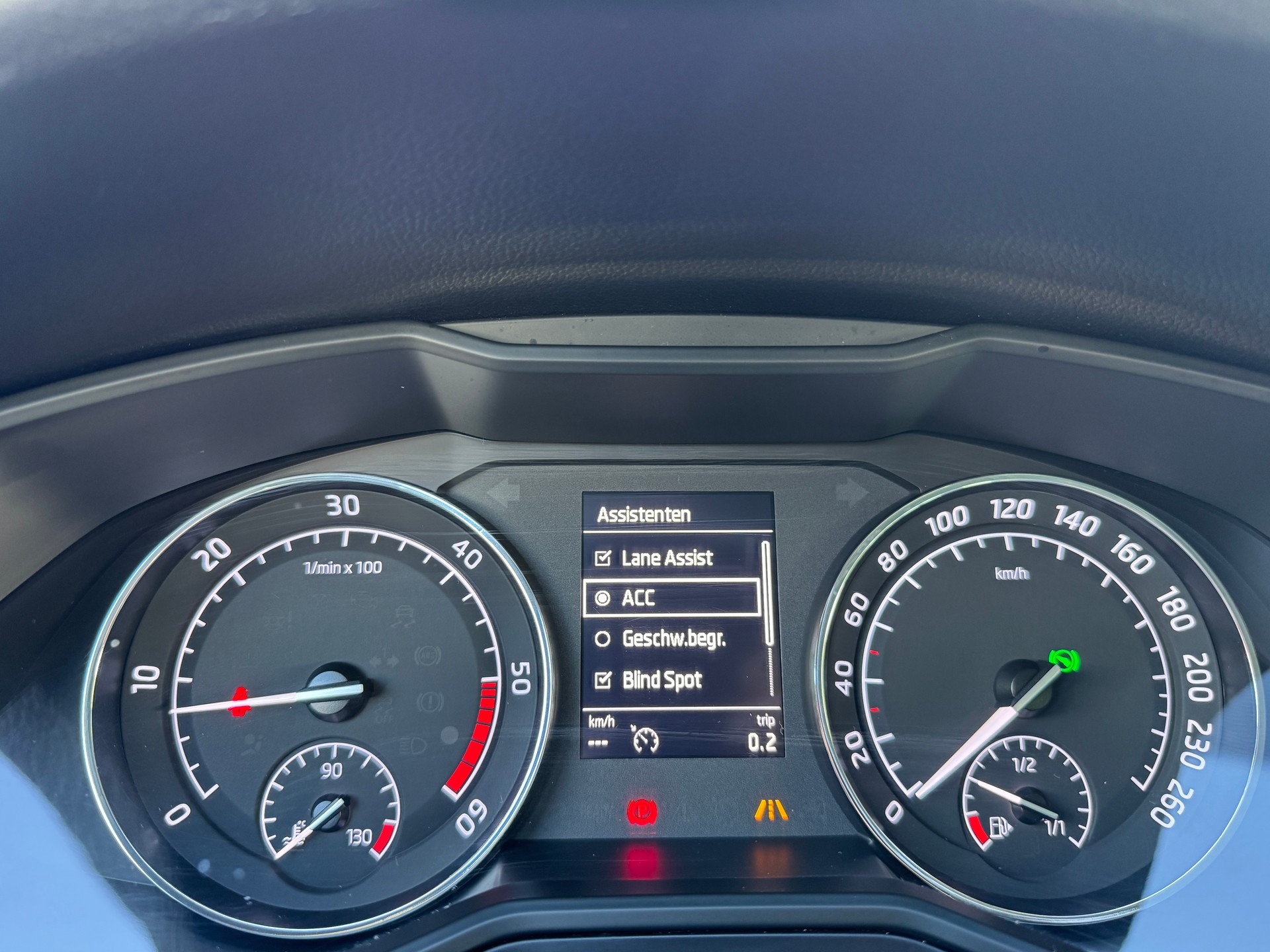 SKODA Superb Combi 2.0 TDi Style 4x4 DSG-image-19
