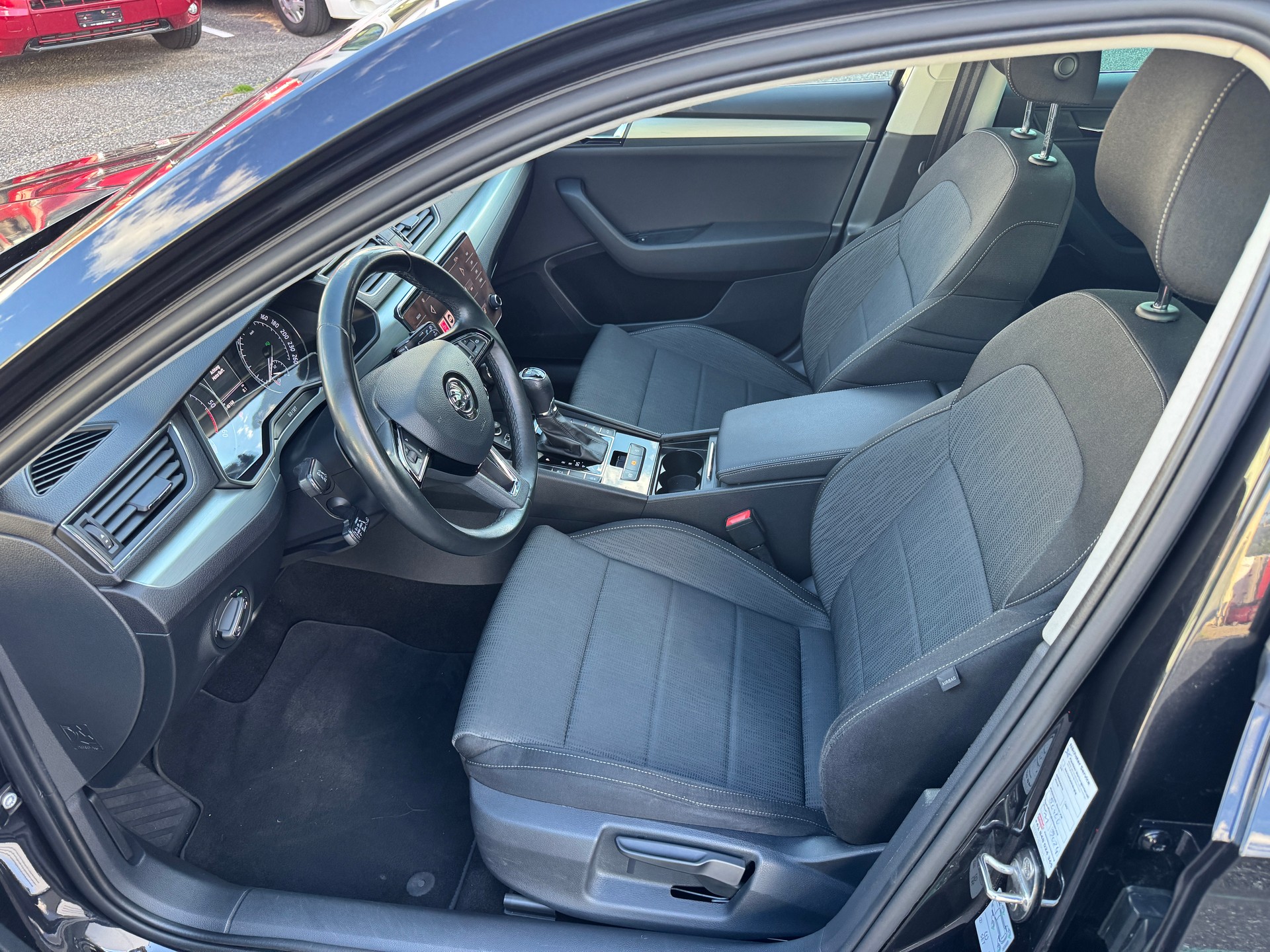 SKODA Superb Combi 2.0 TDi Style 4x4 DSG-image-10