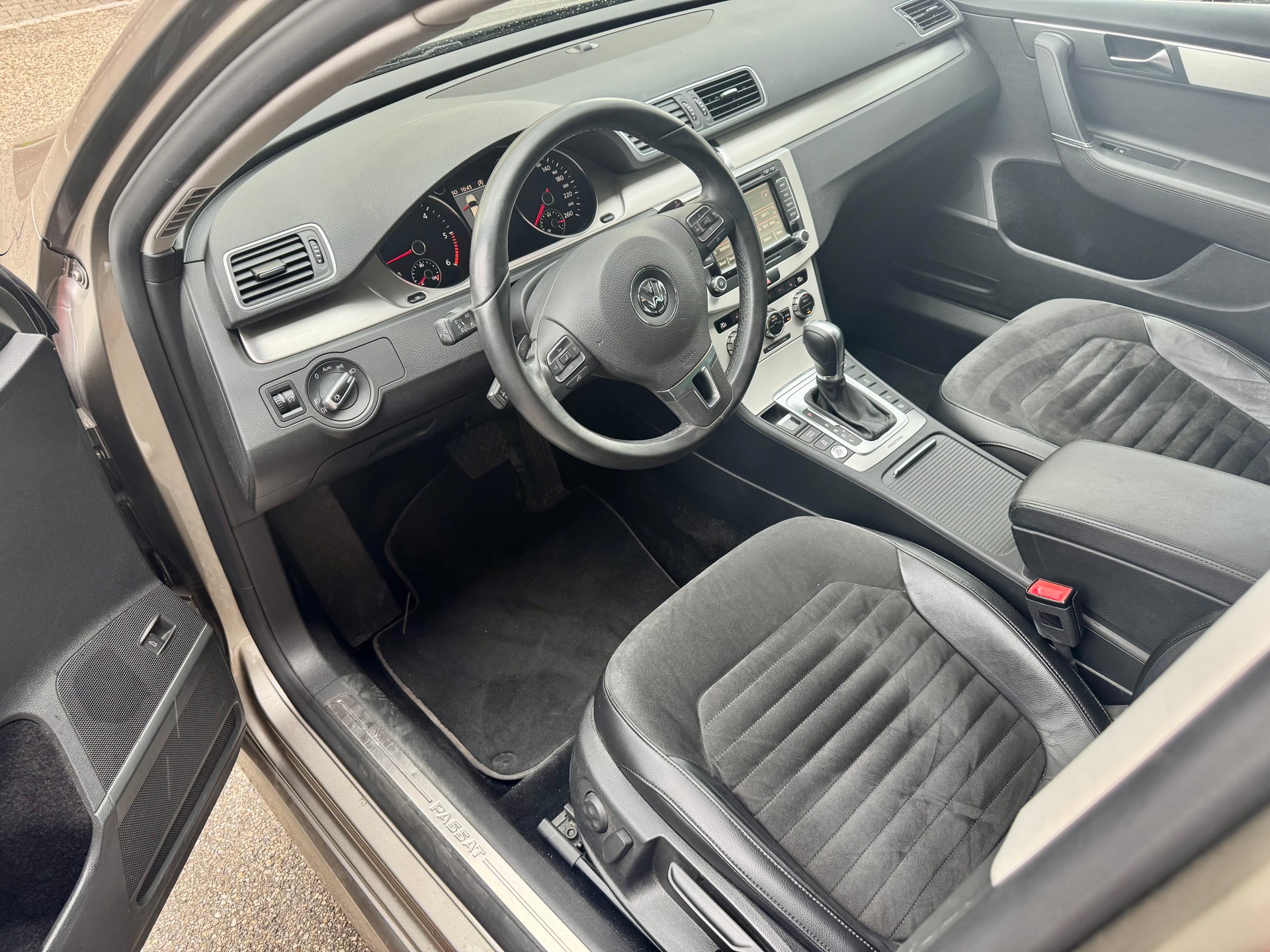 VW Passat 2.0 TDI BMT Highline 4Motion DSG *ab MFK & Service*-image-5