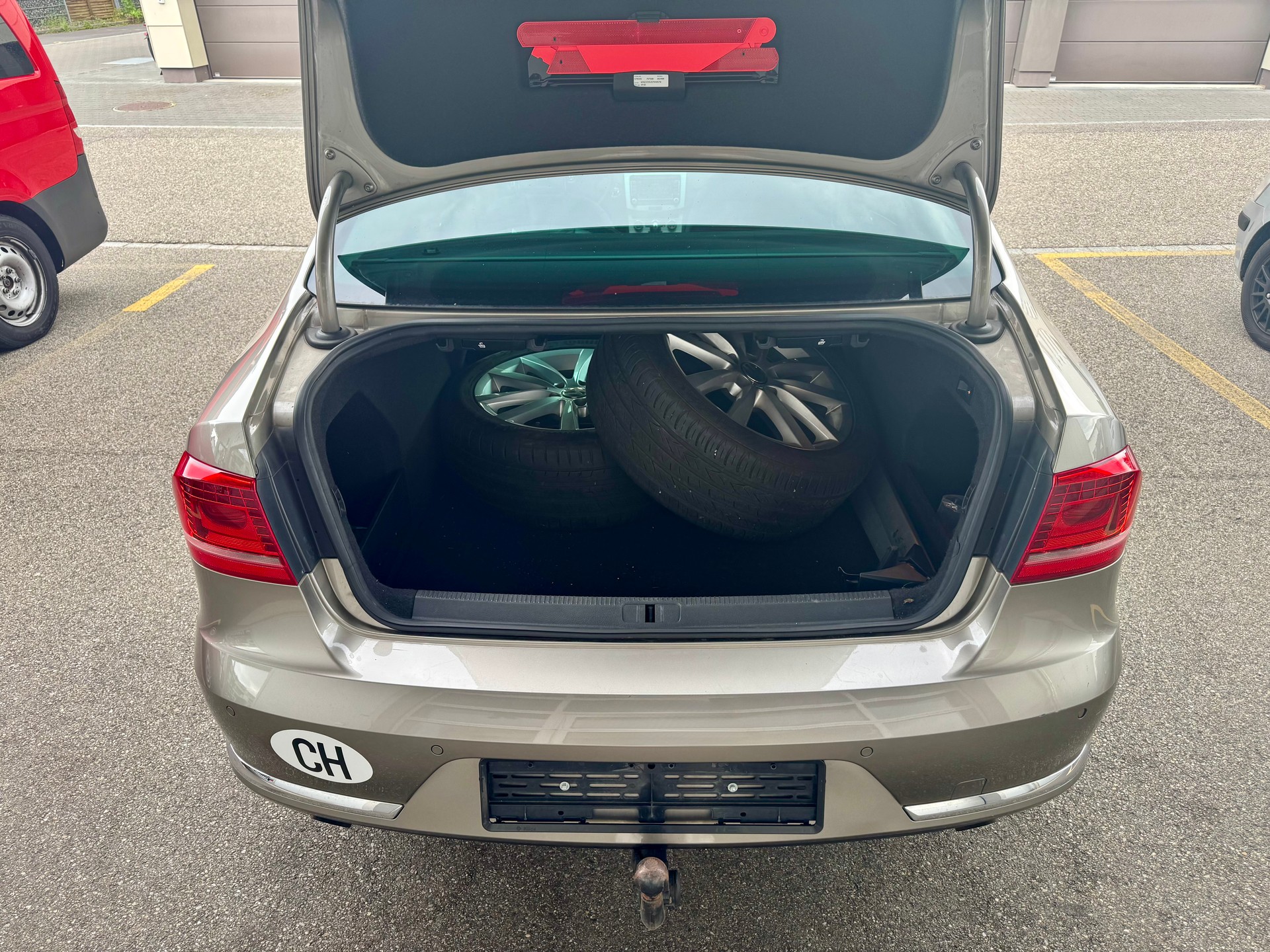 VW Passat 2.0 TDI BMT Highline 4Motion DSG *ab MFK & Service*-image-11