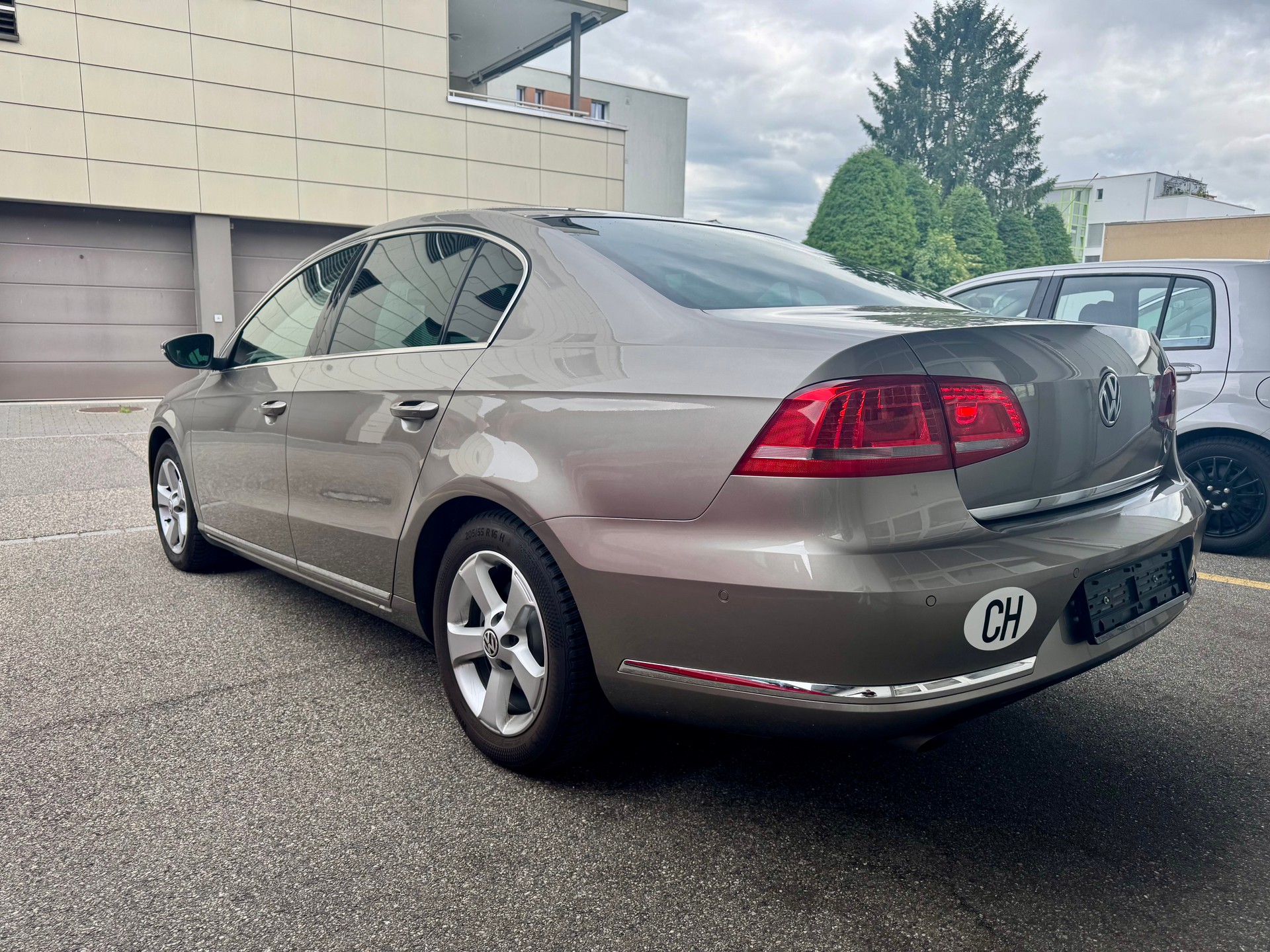 VW Passat 2.0 TDI BMT Highline 4Motion DSG *ab MFK & Service*-image-4