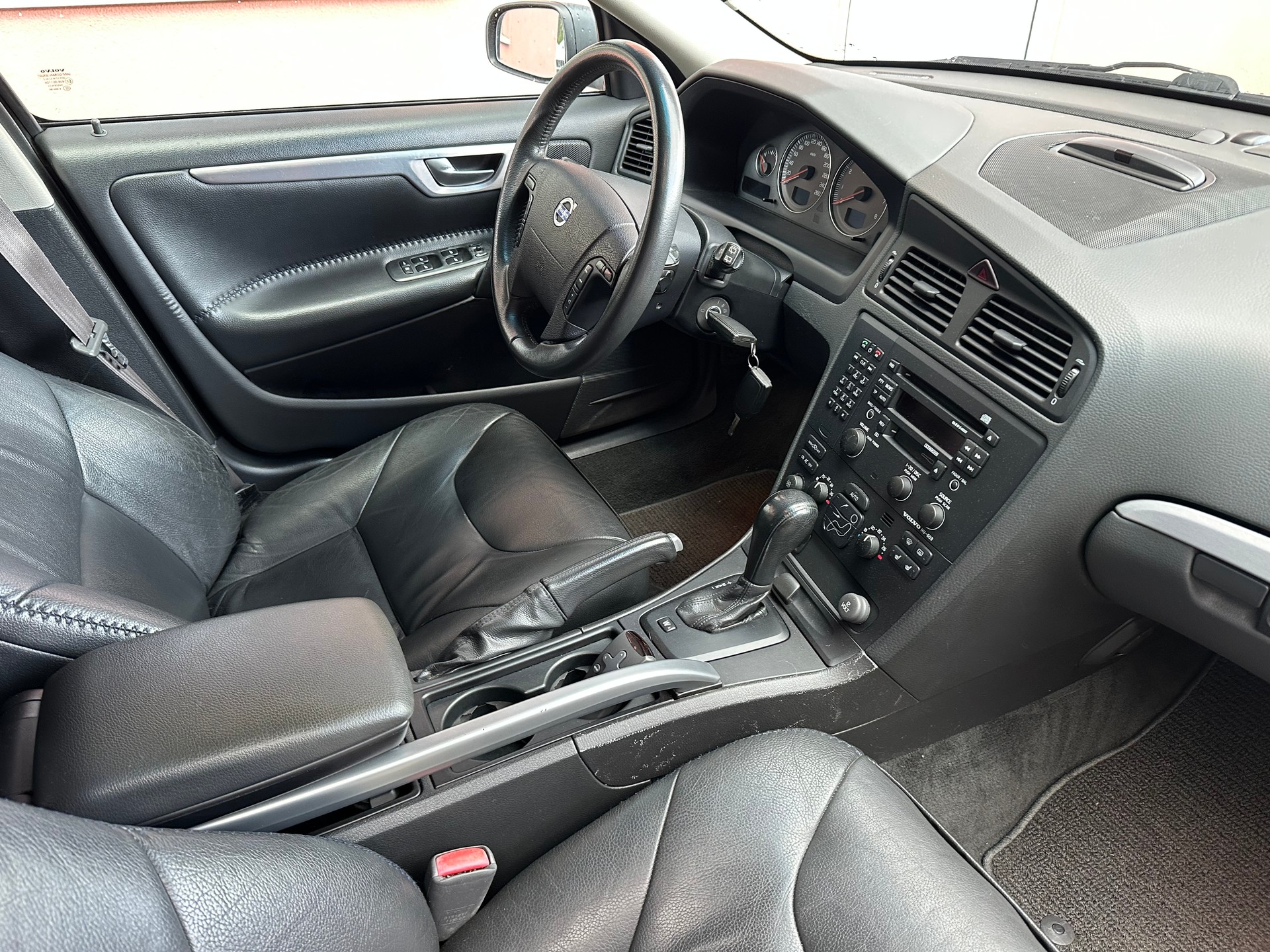VOLVO XC70 2.5T AWD-image-7