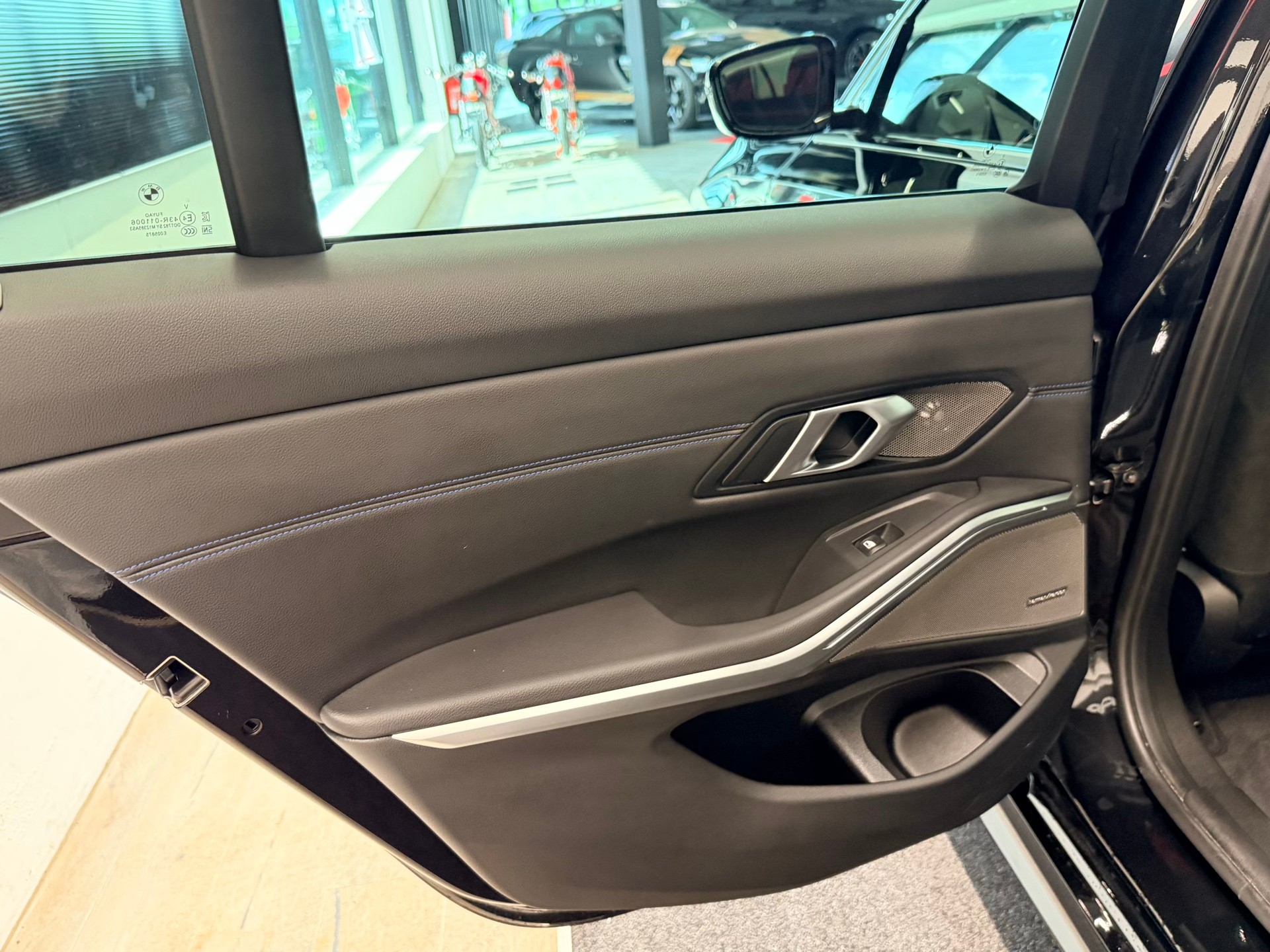 BMW 330i Touring xDrive Steptronic M Sport Pro-image-17