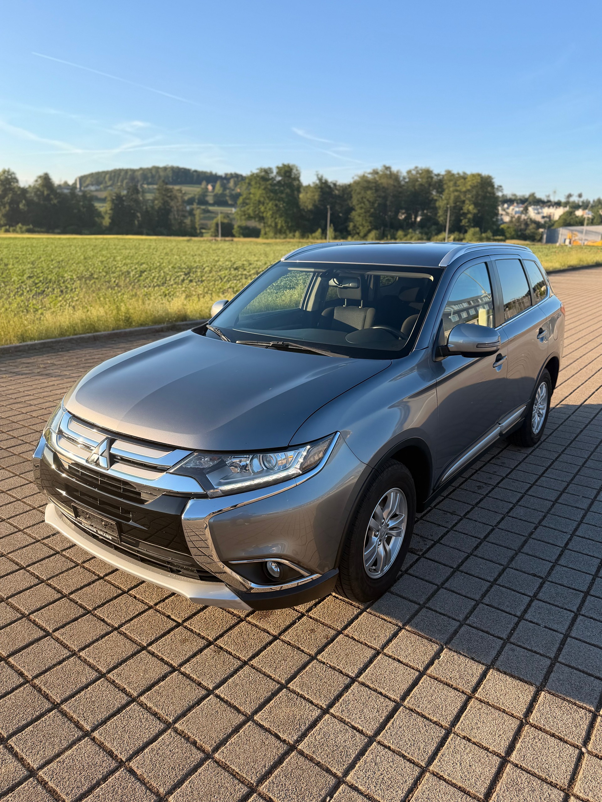 MITSUBISHI Outlander 2.2 DID Value 4WD AHK: 2000KG-showroom-element-1