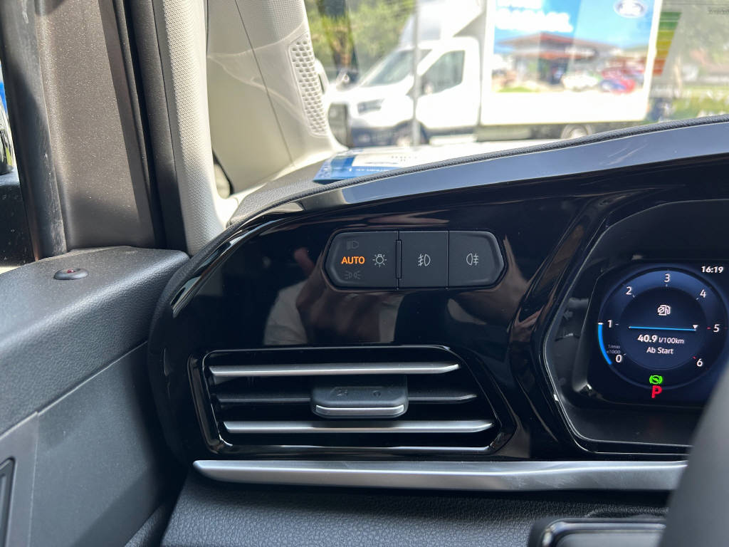 FORD TOURNEO CONNECT Grand 2.0 EcoBlue 122 Titanium Rollstuhl-Umbau-image-17