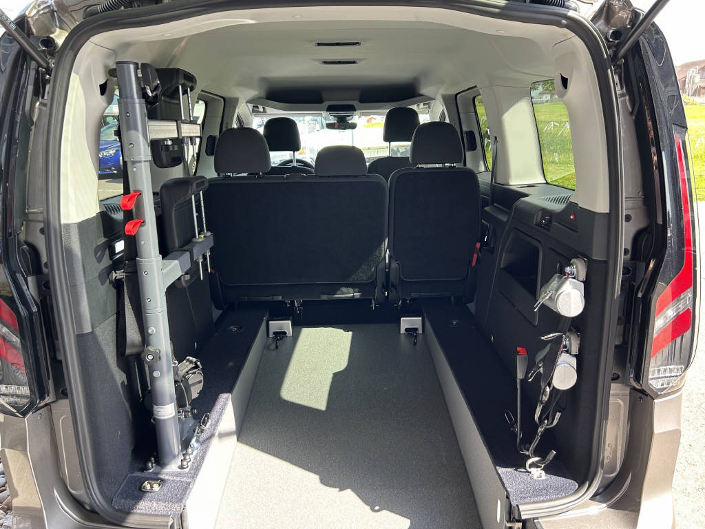 FORD TOURNEO CONNECT Grand 2.0 EcoBlue 122 Titanium Rollstuhl-Umbau-image-6