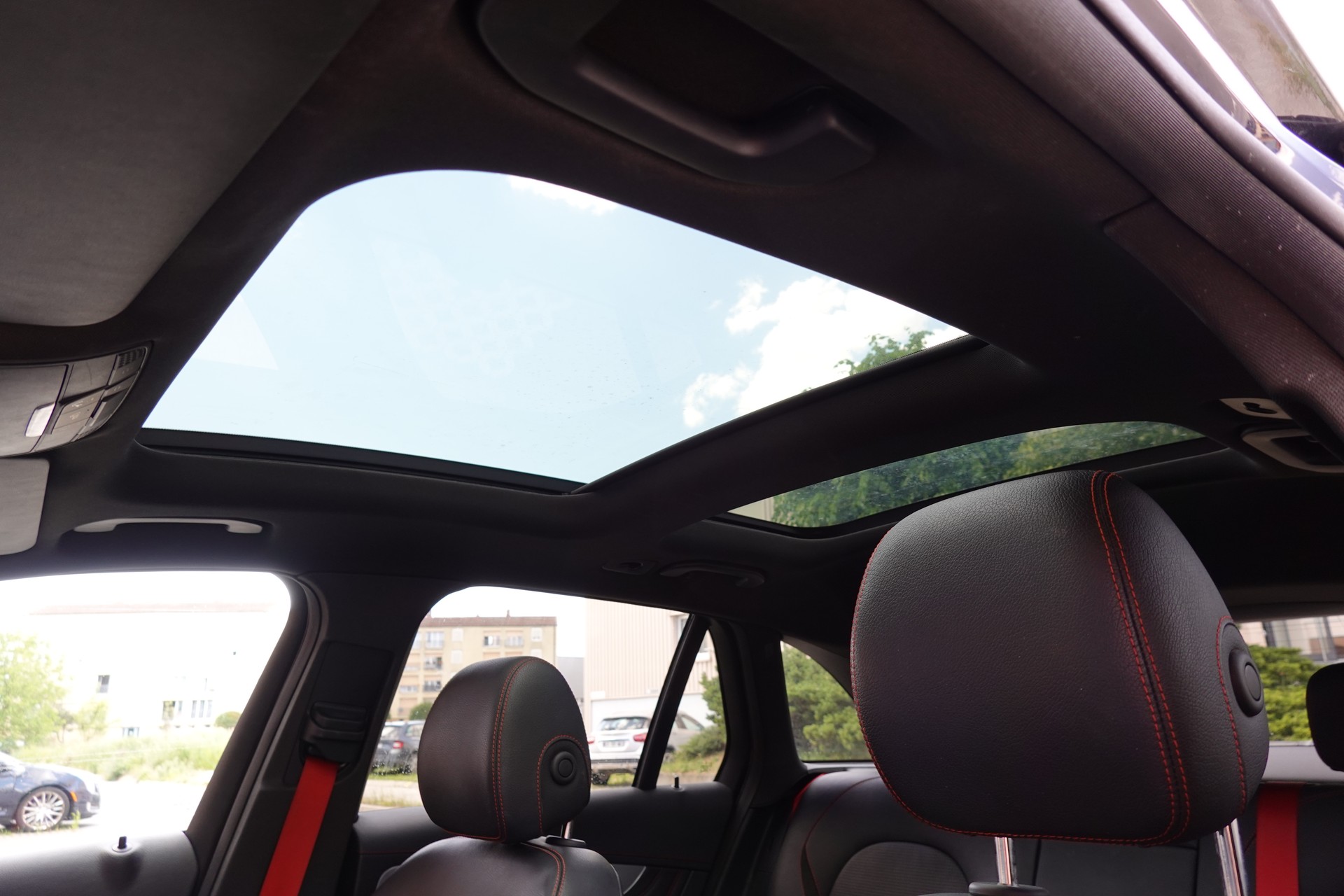 MERCEDES-BENZ GLC 43 AMG - " CH Auto * Toit Ouvrant * Sièges Electriques+Chauffant * GPS * Lumière Ambiance * Sièges chauffant arrière "-image-21