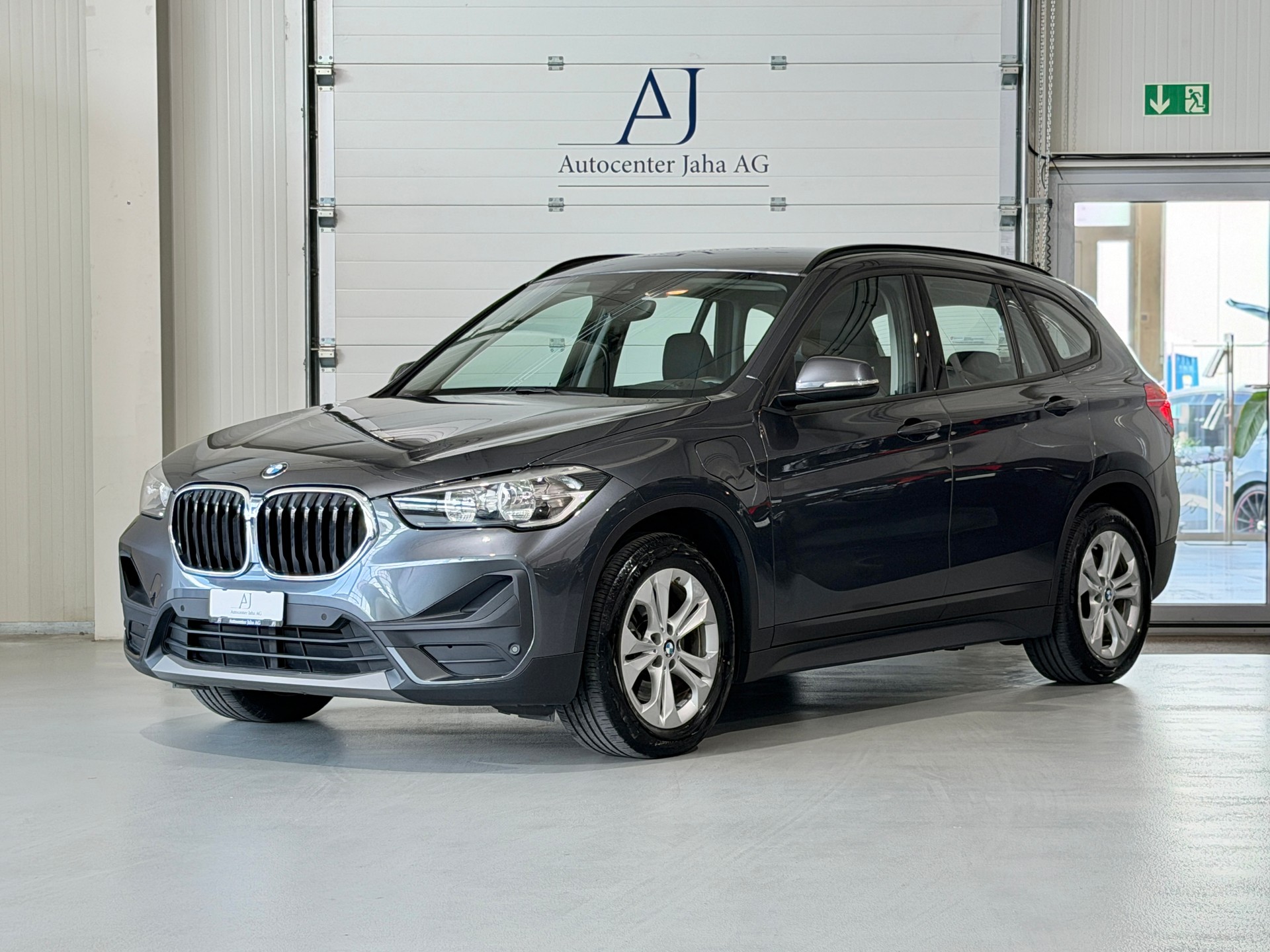 BMW X1 xDrive 25e Steptronic (CH) inkl. Gratis-Service (BMW)-showroom-element-2