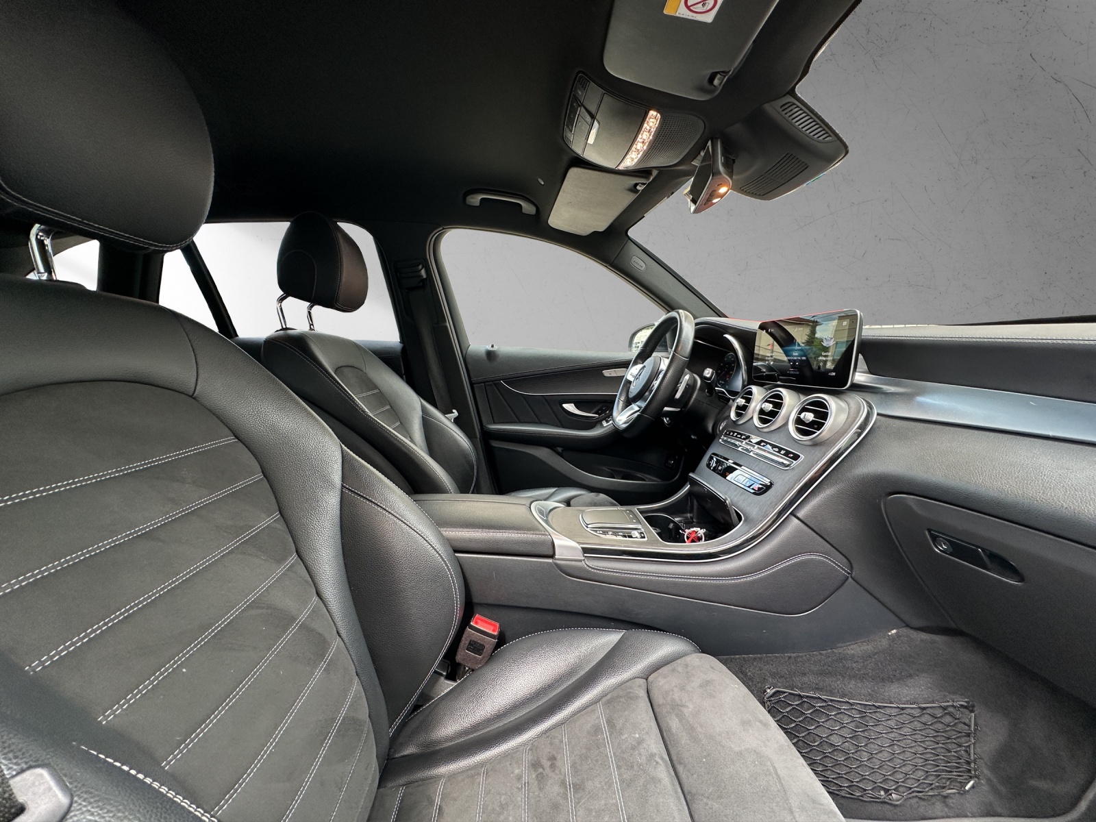 MERCEDES-BENZ GLC 300 d AMG Line 4Matic 9G-Tronic-image-11