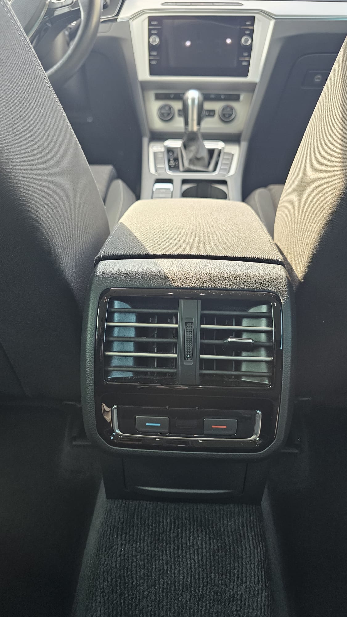 VW Passat Variant 2.0 TDI BMT Comfortline DSG 4Motion-image-12