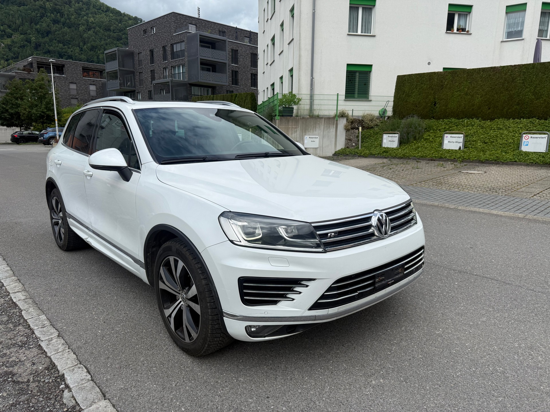 VW Touareg 3.0 TDI BMT Peak Tiptronic-image-0