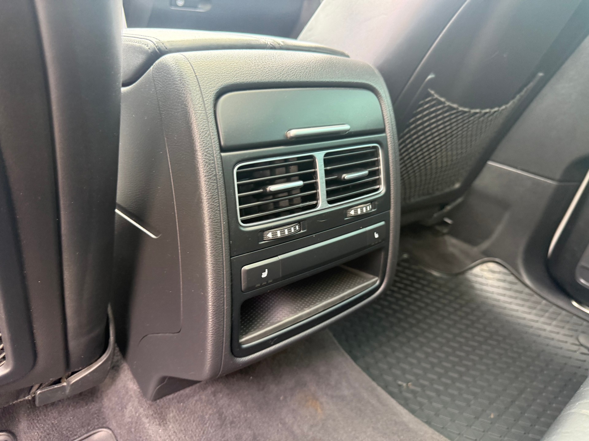 VW Touareg 3.0 TDI BMT Peak Tiptronic-image-11