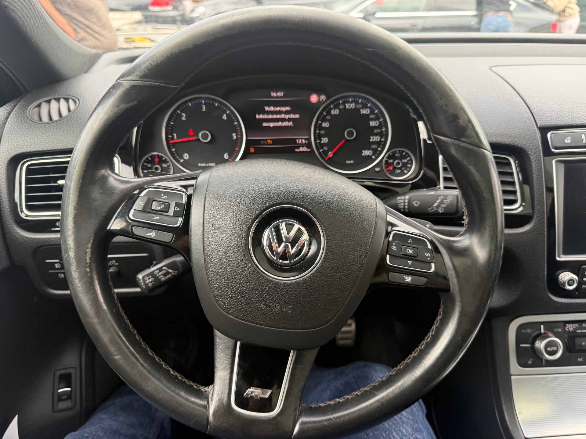 VW Touareg 3.0 TDI BMT Peak Tiptronic-image-9