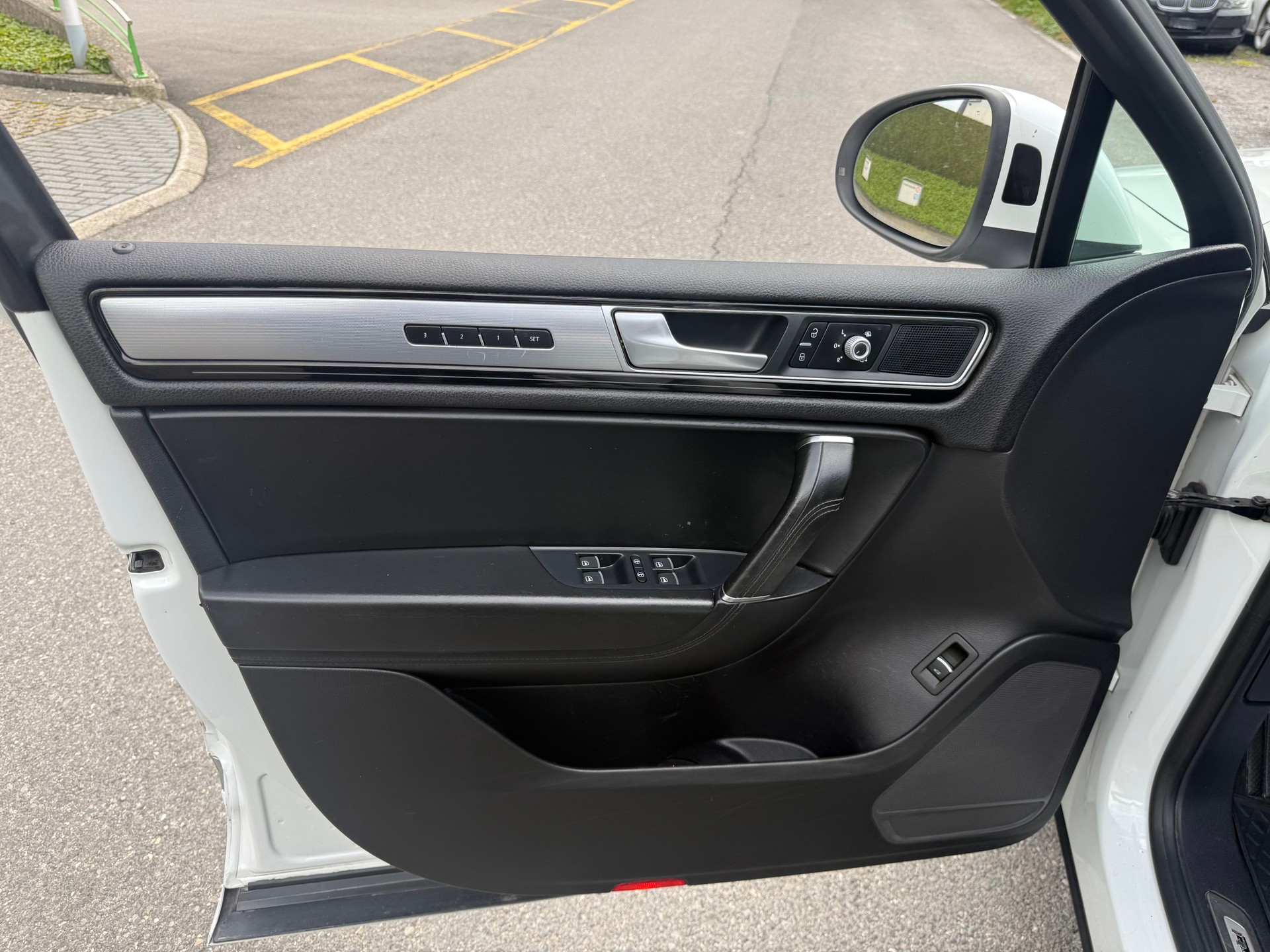 VW Touareg 3.0 TDI BMT Peak Tiptronic-image-10