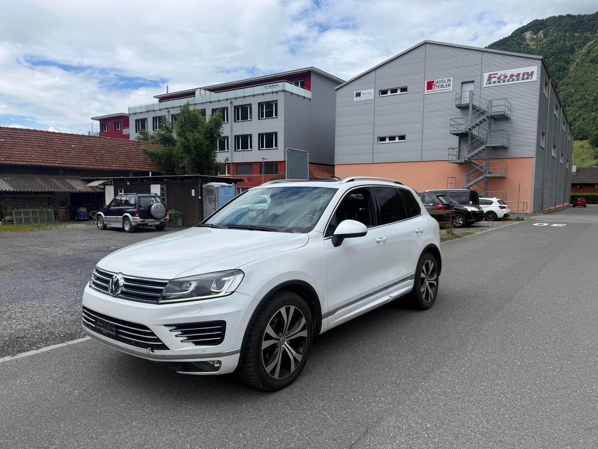 VW Touareg 3.0 TDI BMT Peak Tiptronic-image-1